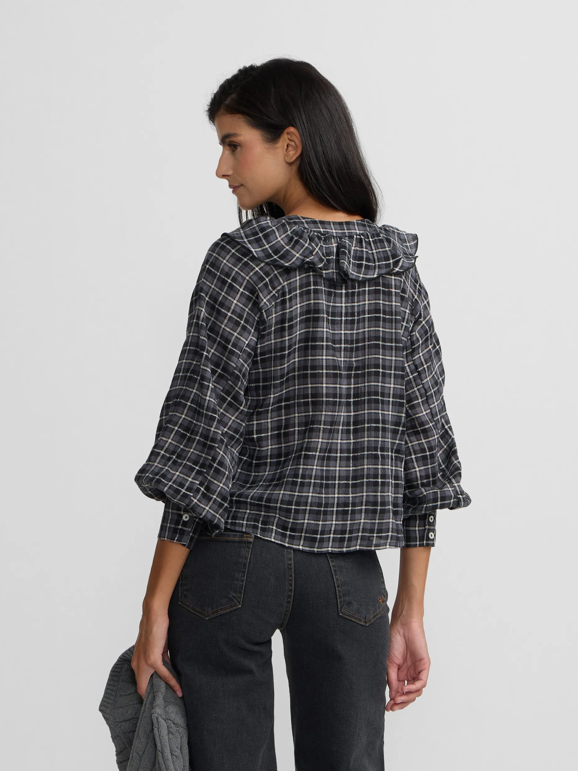 Blusa chorreras cuadros negros