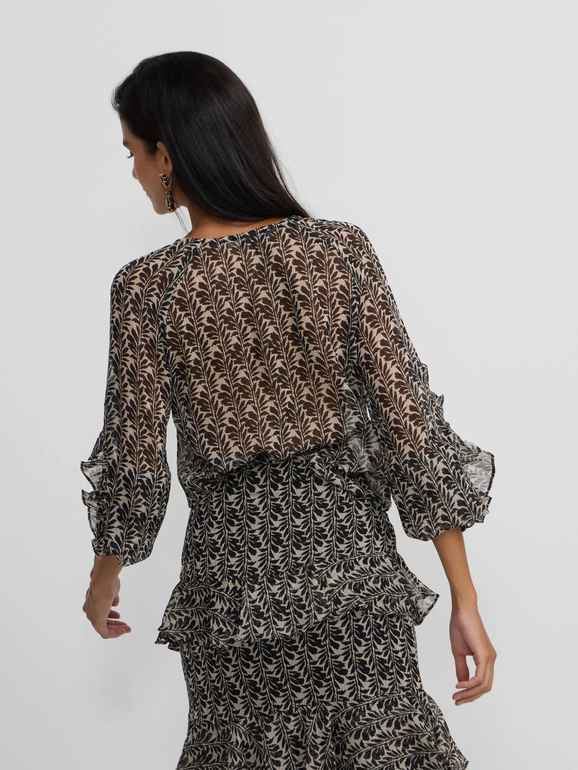 Blusa volantes estampado negros