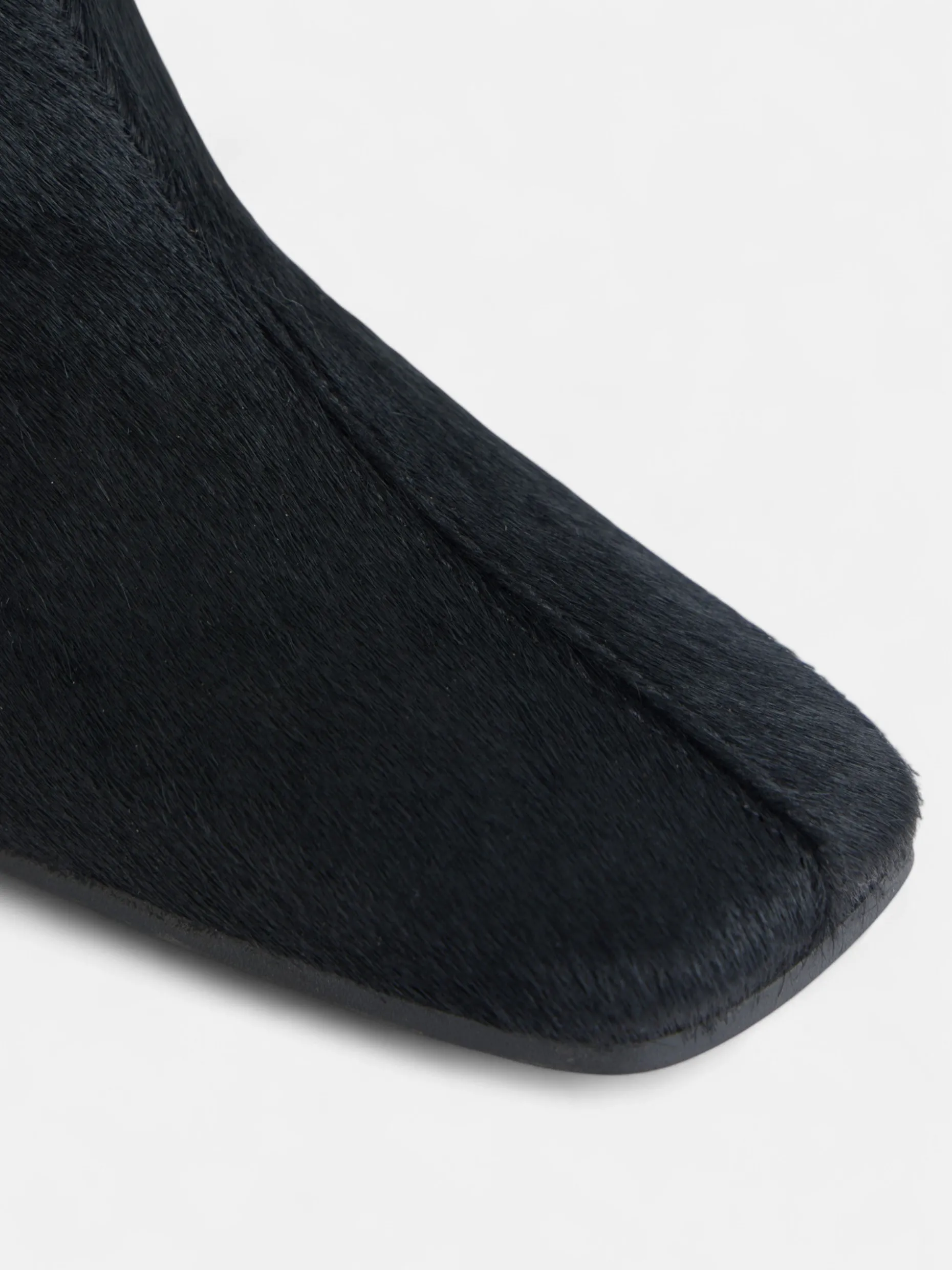 Botin tacon pelo negro