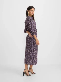 Camisa volantes hombro estampado ikat morados