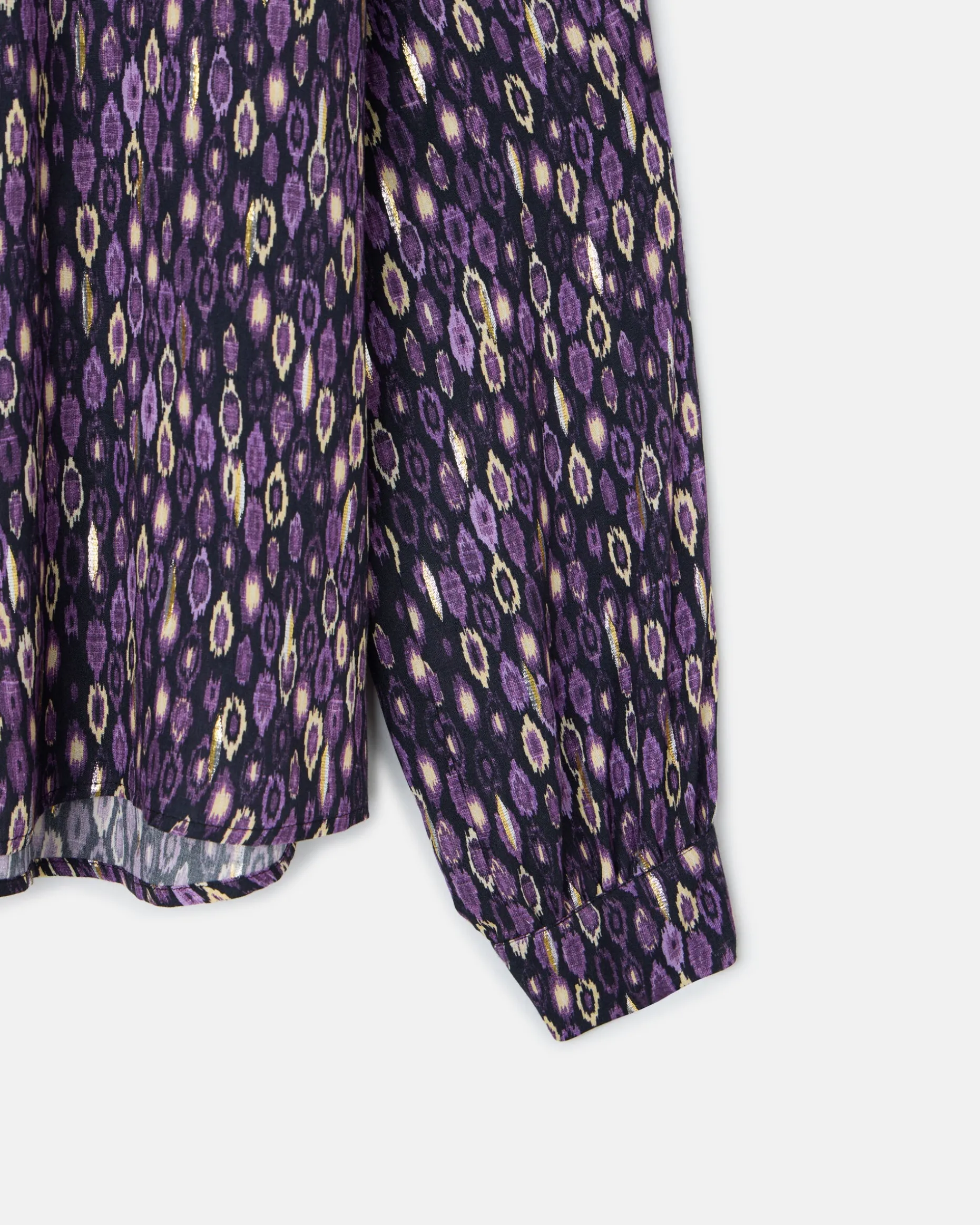 Camisa volantes hombro estampado ikat morados