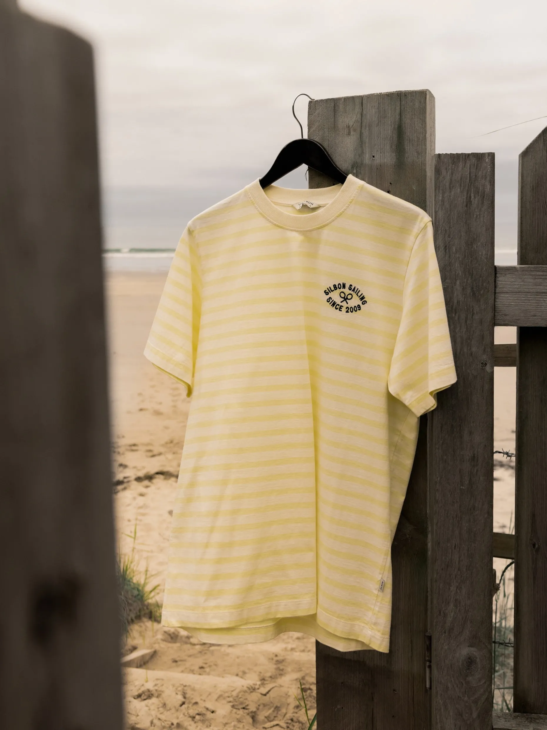 Camiseta raya media amarillo