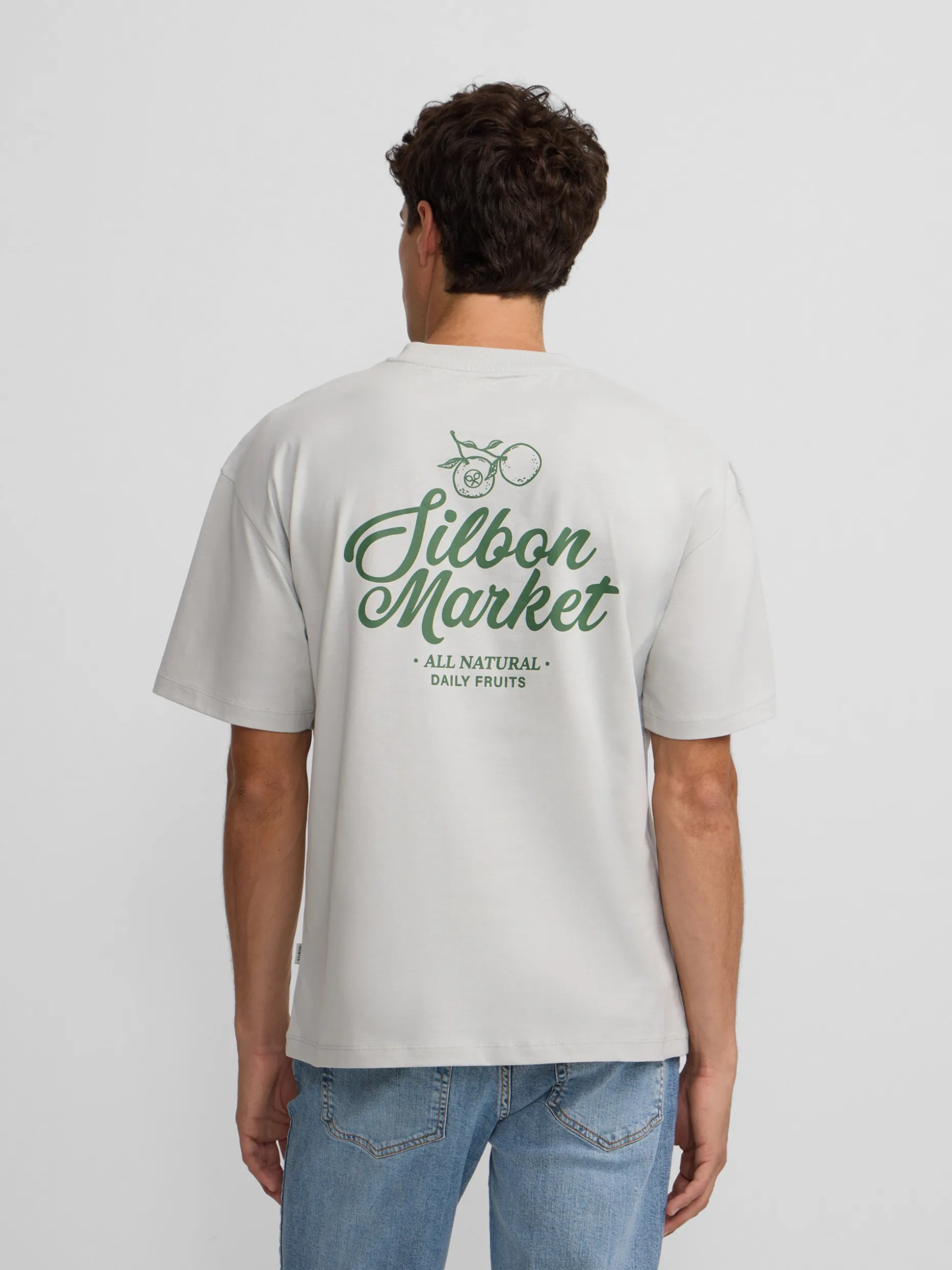 Camiseta relaxed fit market gris