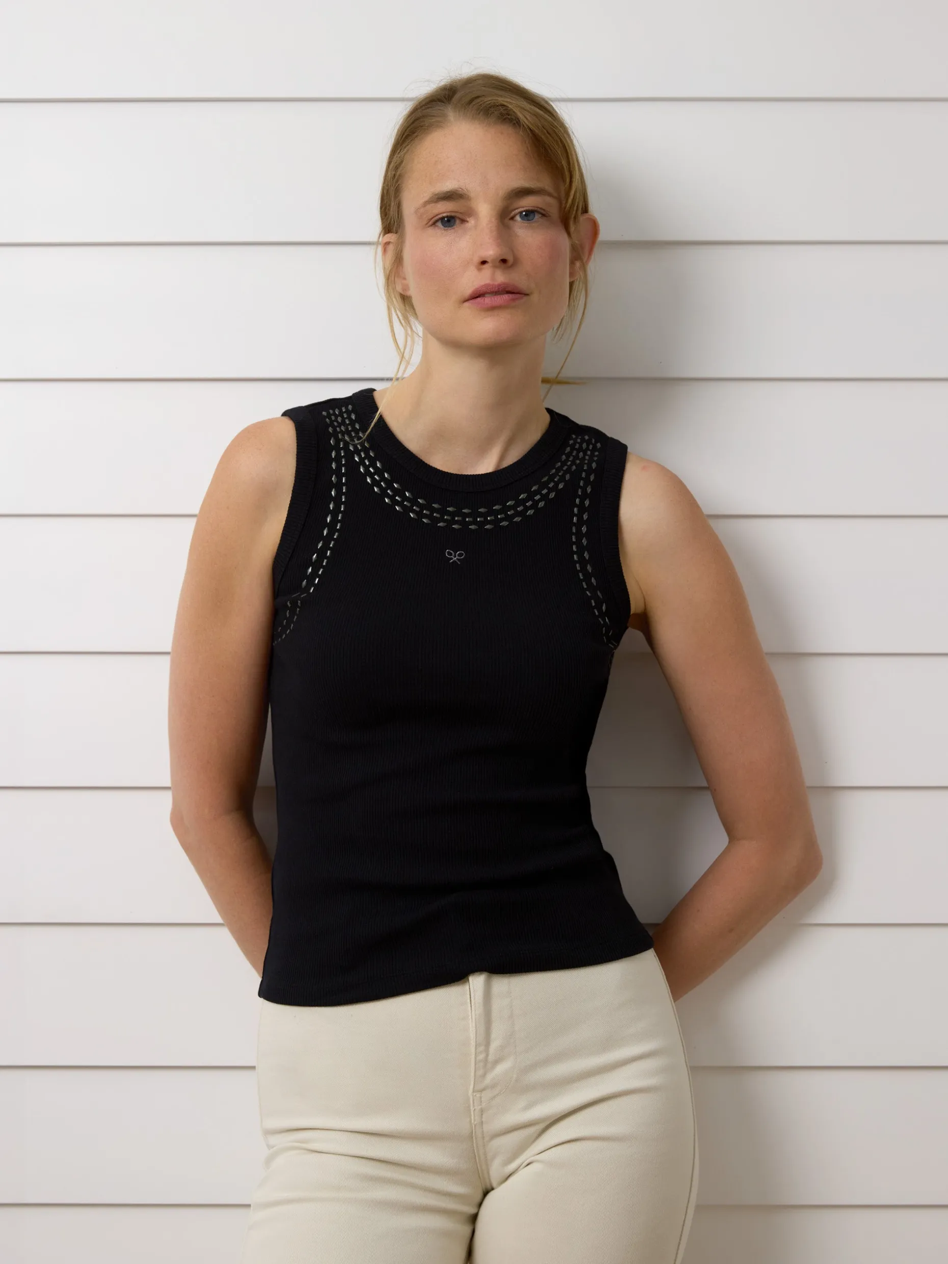 Camiseta woman tank top tachas negra