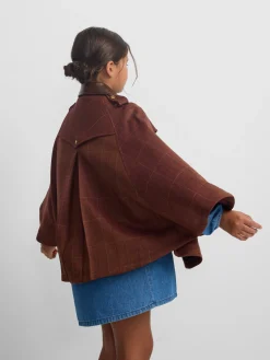 Capa girl detalles cuero cuadros marrones