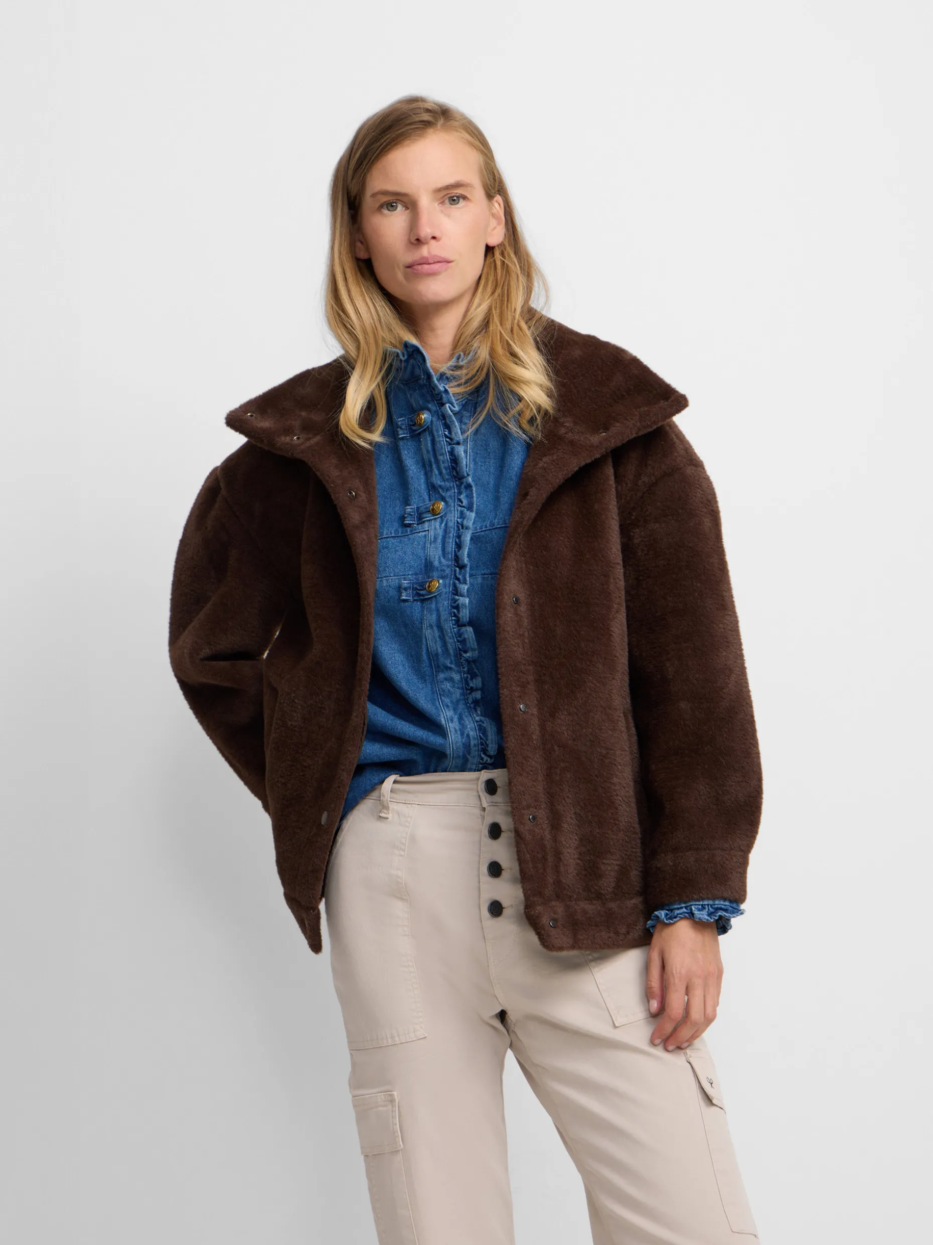 Chaqueta corta pelo marron