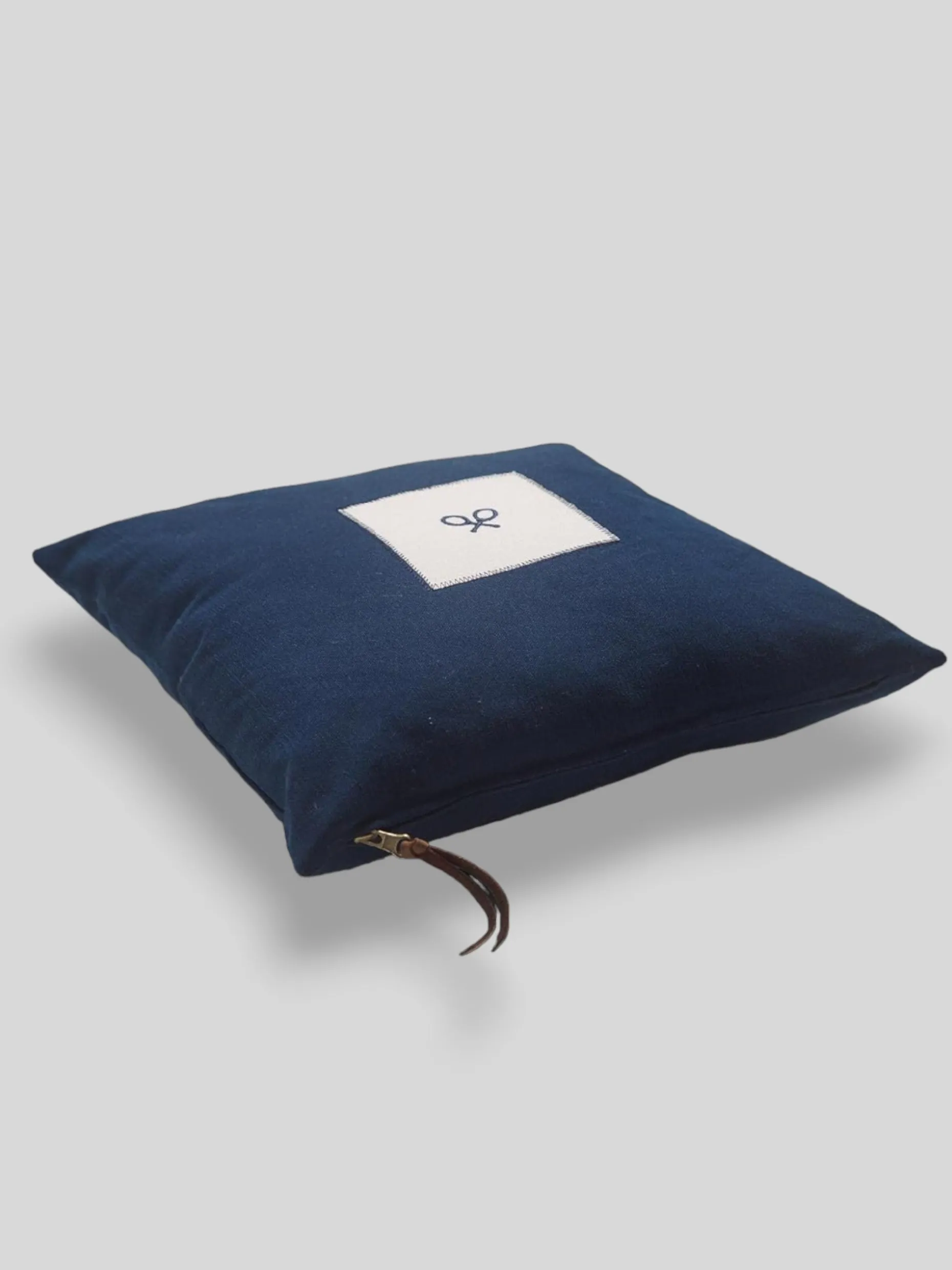 Cojín clasico azul marino