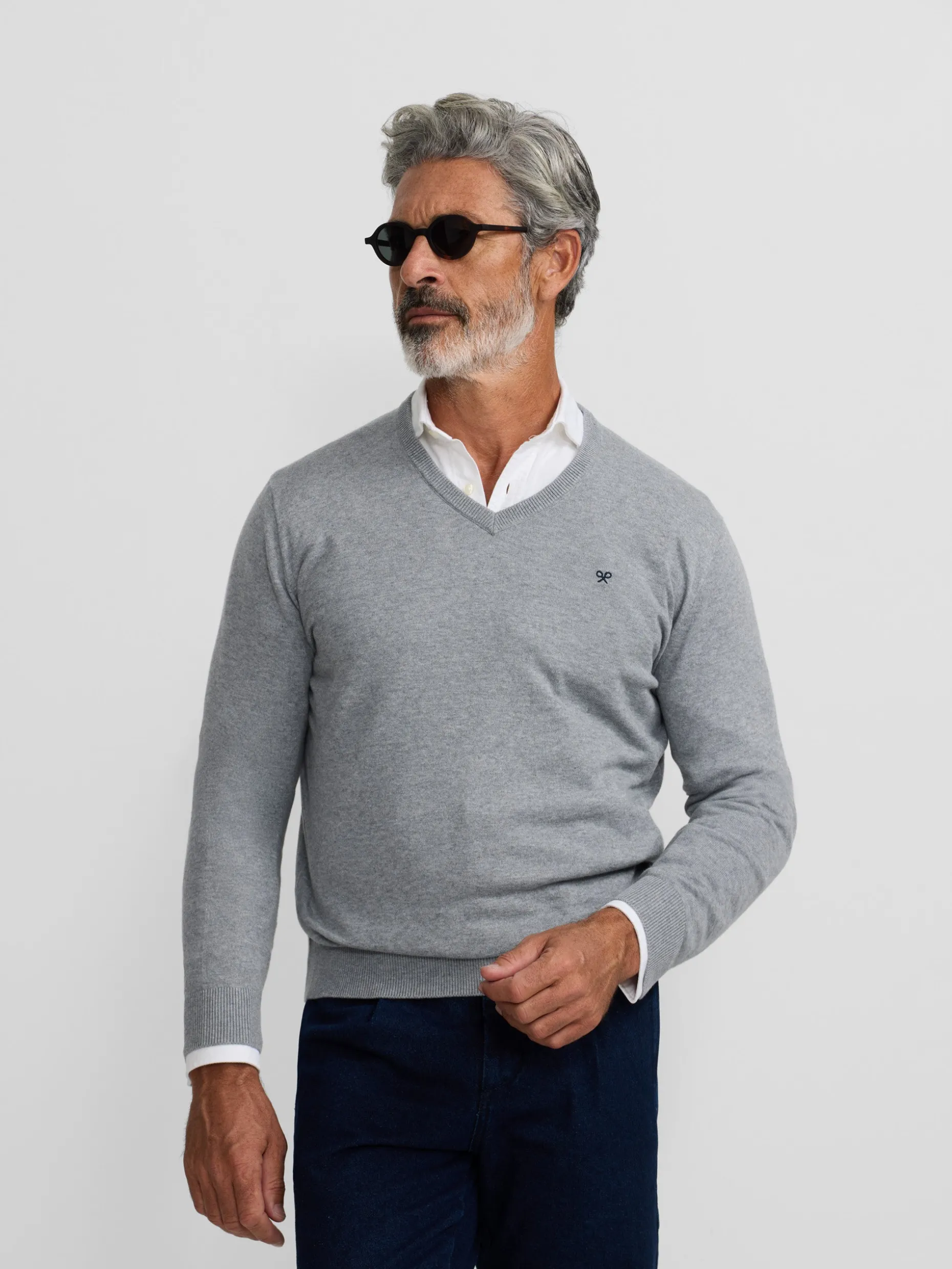 Jersey classic cuello pico gris