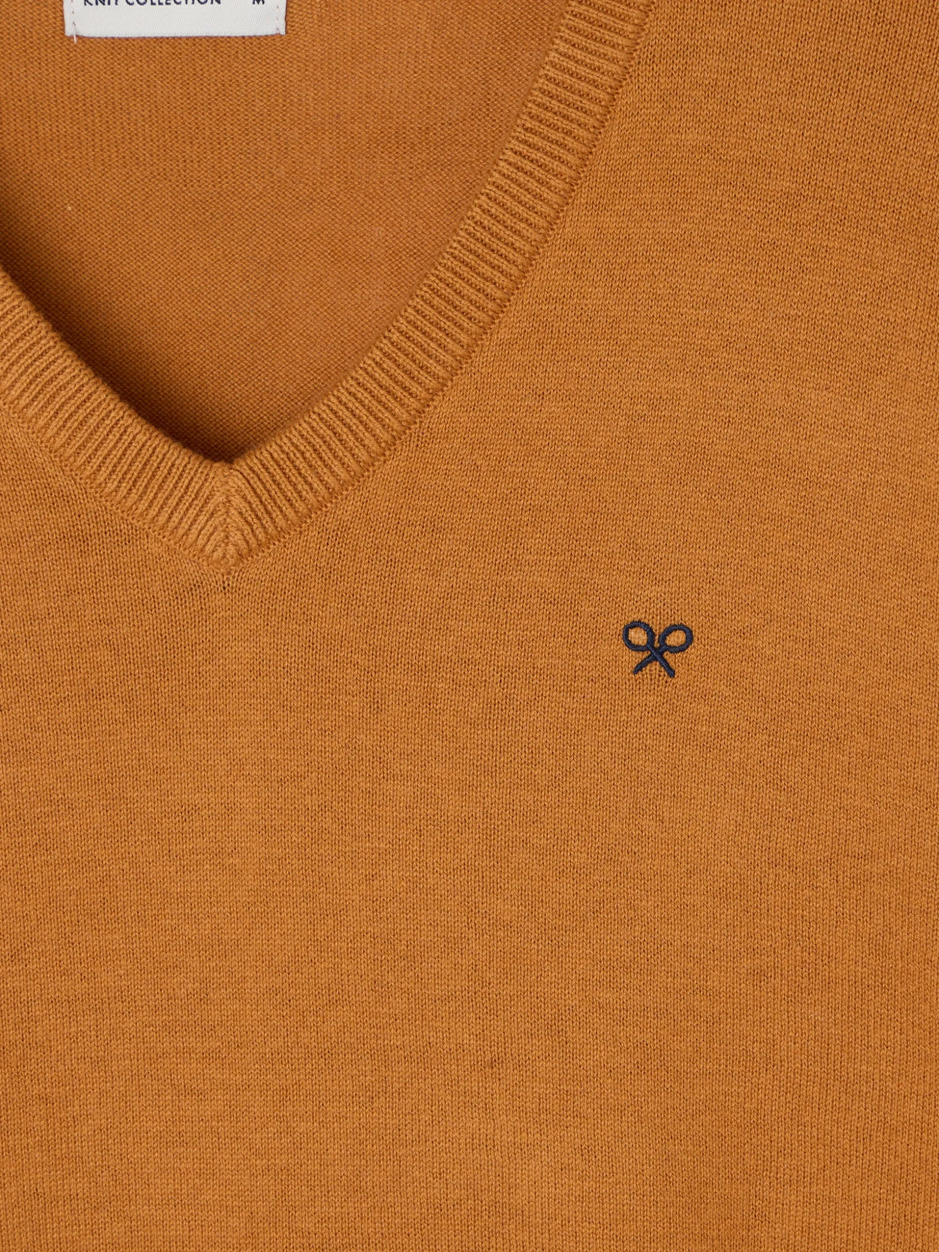 Jersey classic cuello pico mostaza