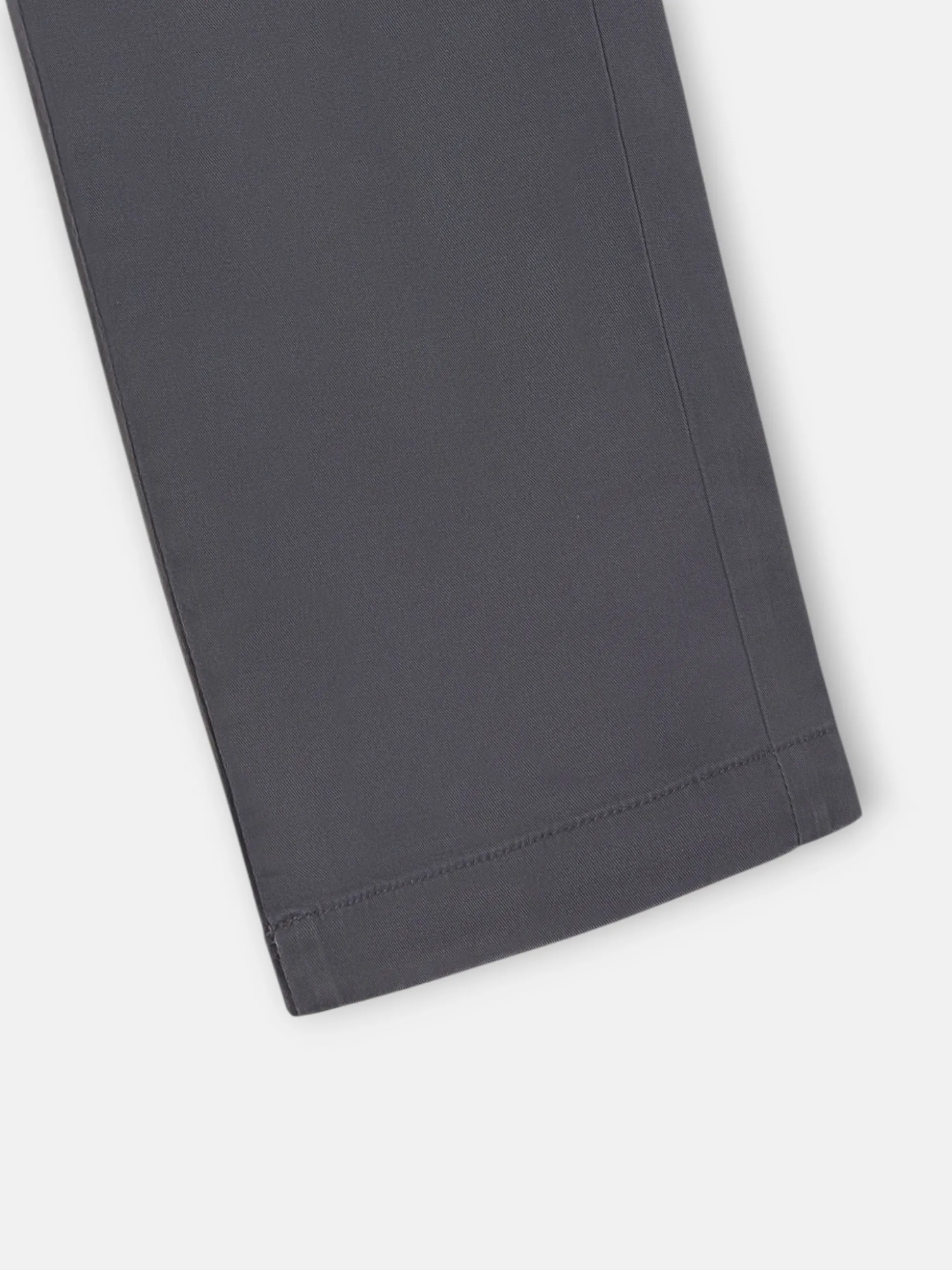 Pantalon chino casual gris oscuro
