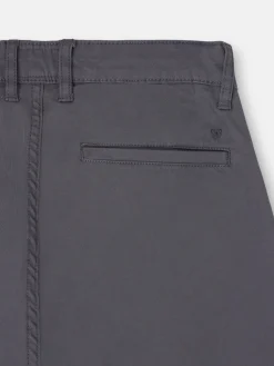 Pantalon chino casual pinzas gris oscuro