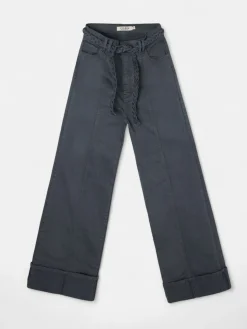 Pantalon denim cinturon trenza gris oscuro