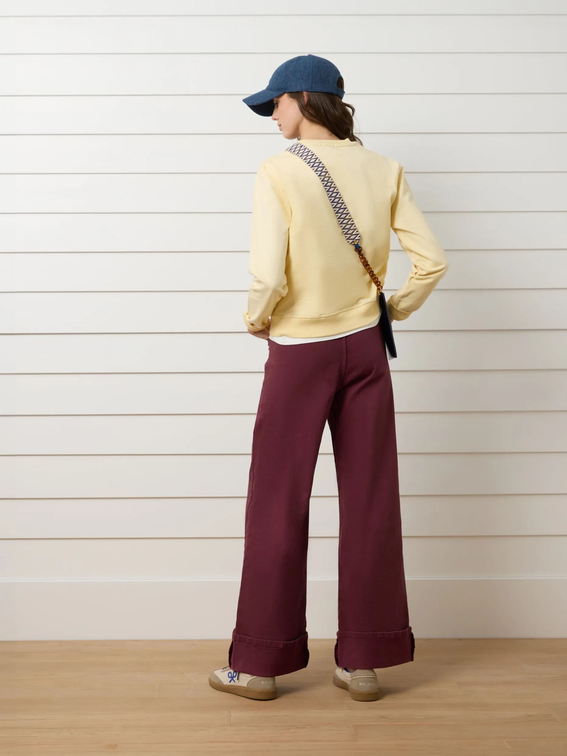 Pantalon denim cinturon trenza granate