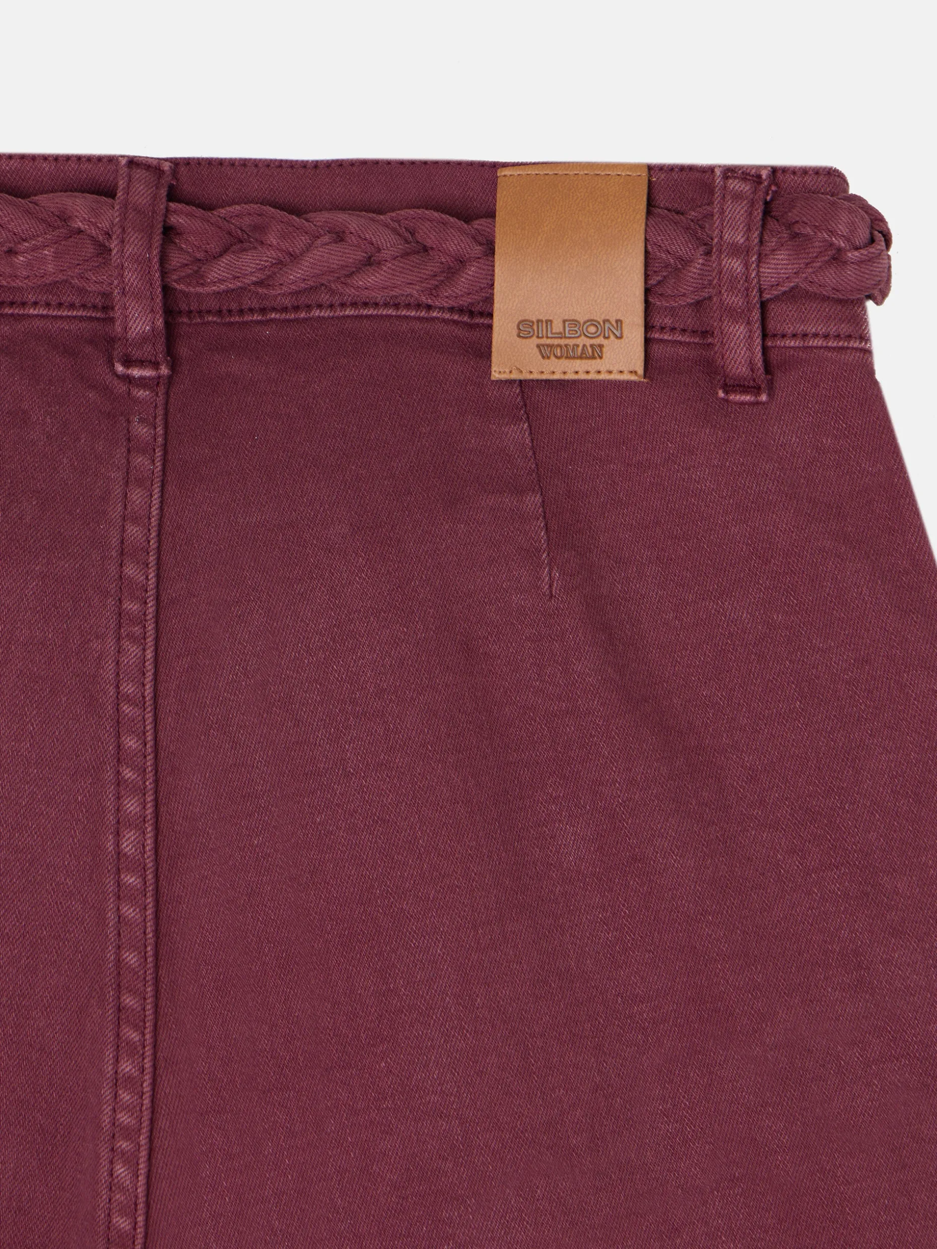 Pantalon denim cinturon trenza granate
