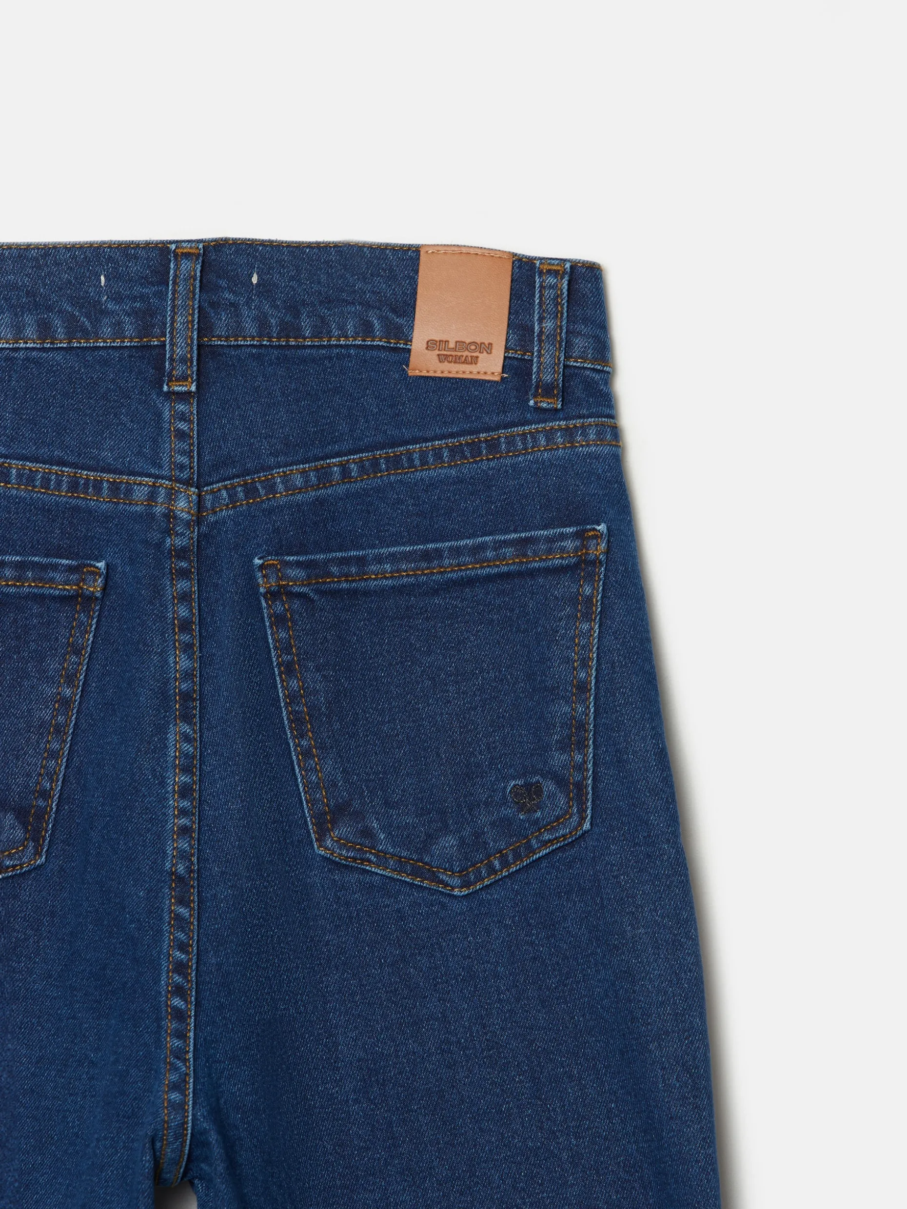 Pantalon denim flare bolsillos