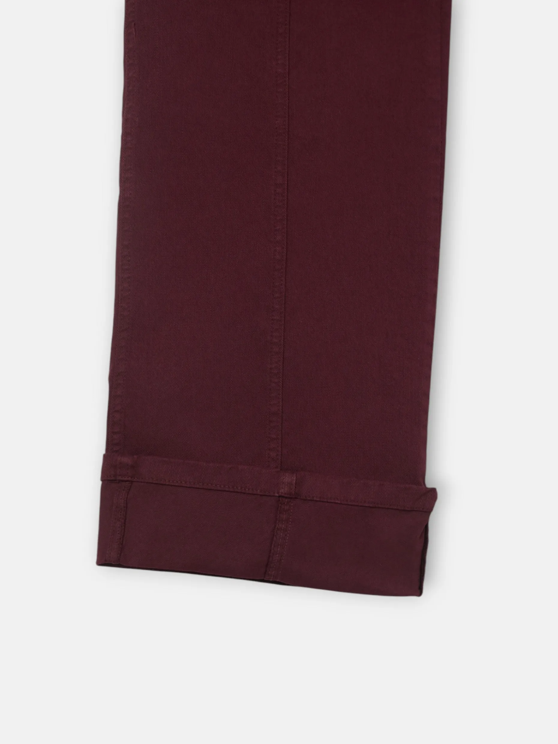 Pantalon denim vuelta burdeos