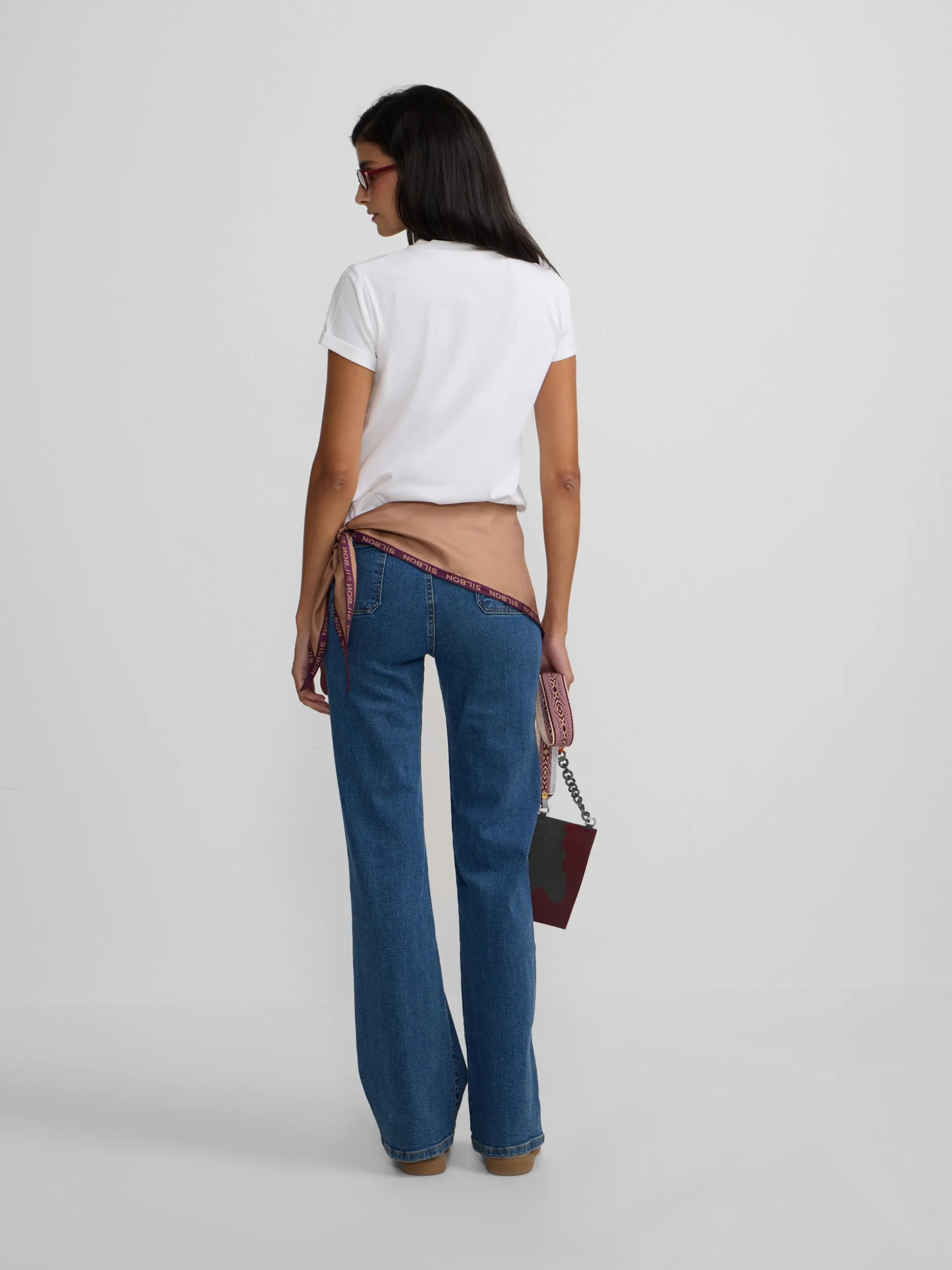 Pantalon recto detalle hebillas denim