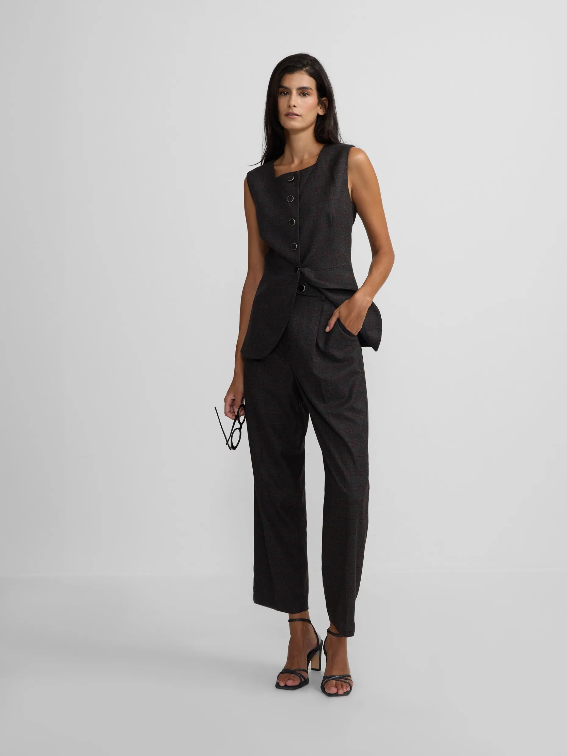 Pantalon vestir cuadros grises y burdeos