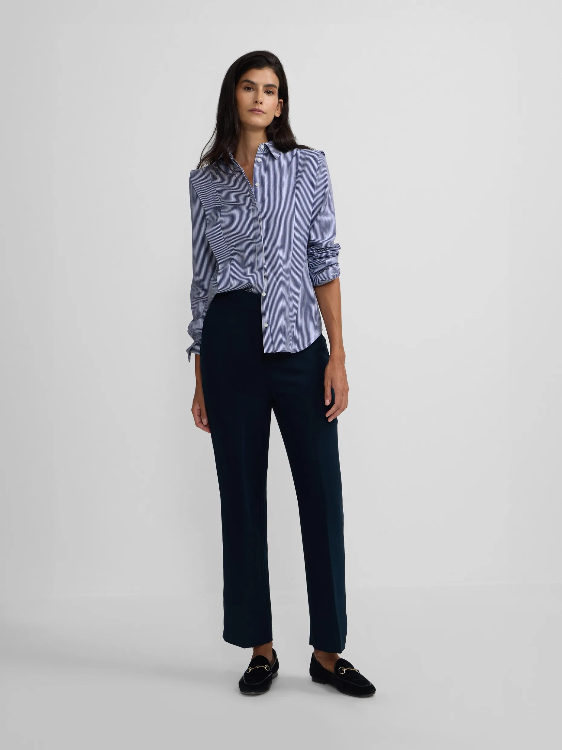 Pantalon vestir detalles saten marino
