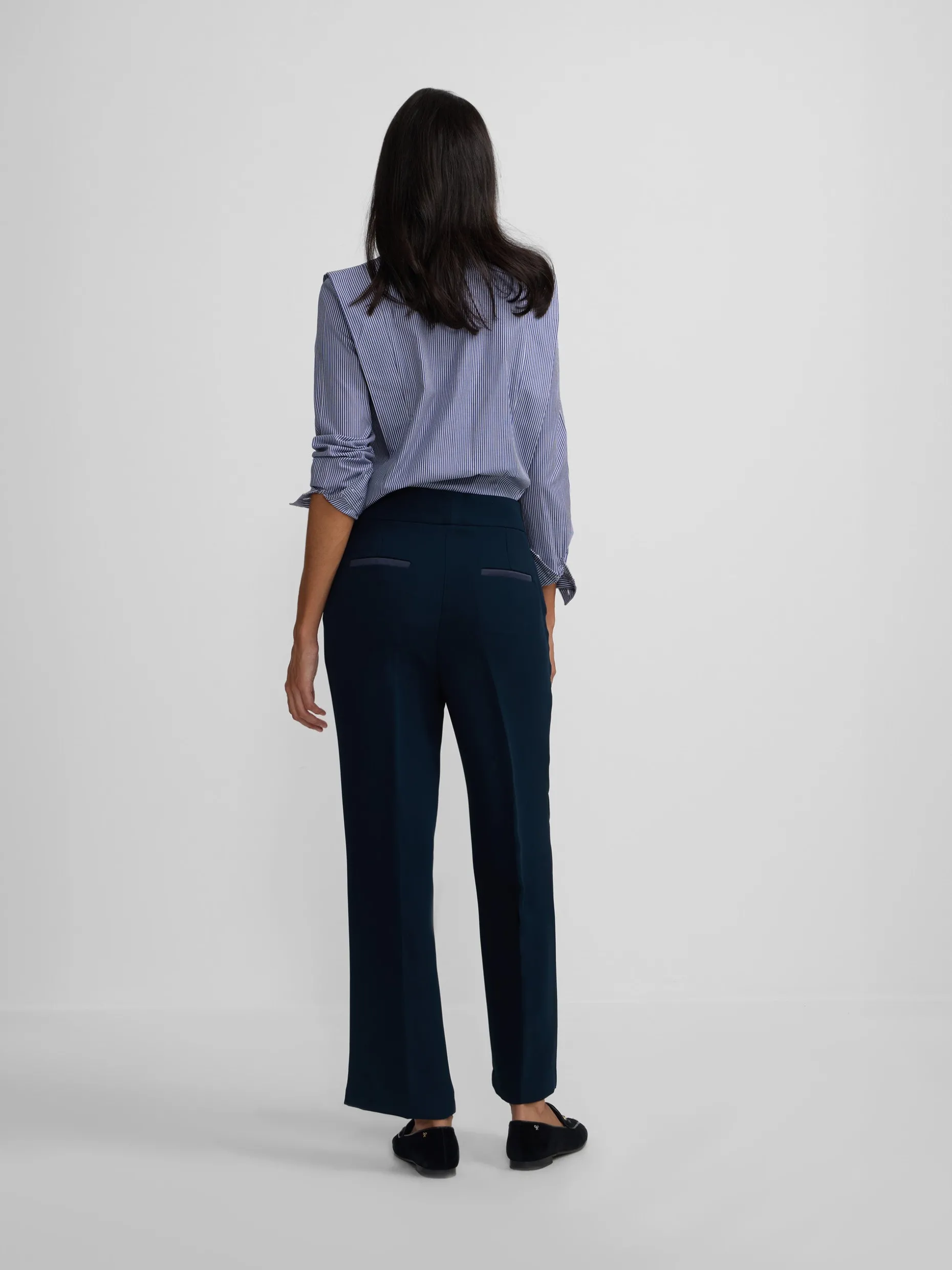 Pantalon vestir detalles saten marino