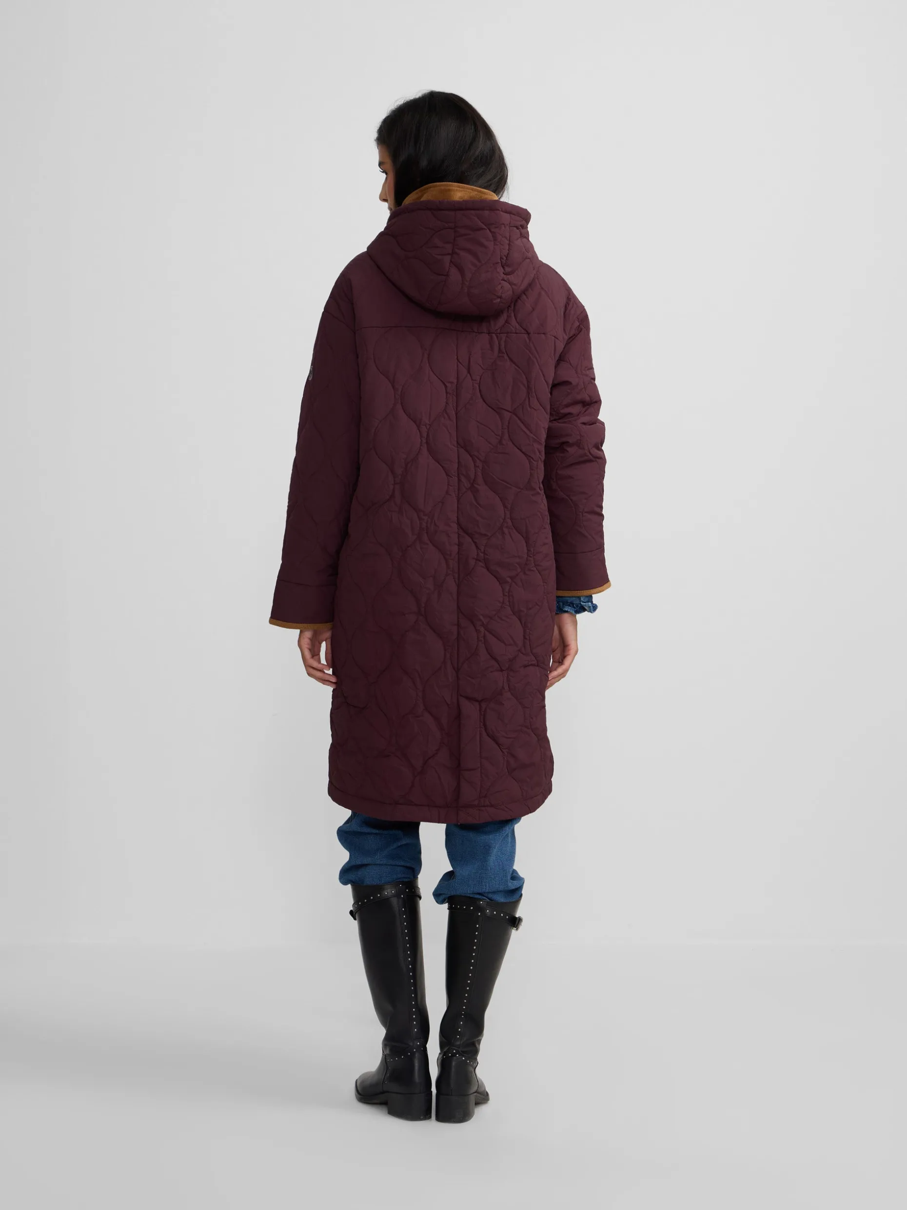 Parka larga acolchada detalles pana burdeos