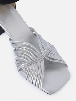 Sandalia tacon piel combinada negro y plata