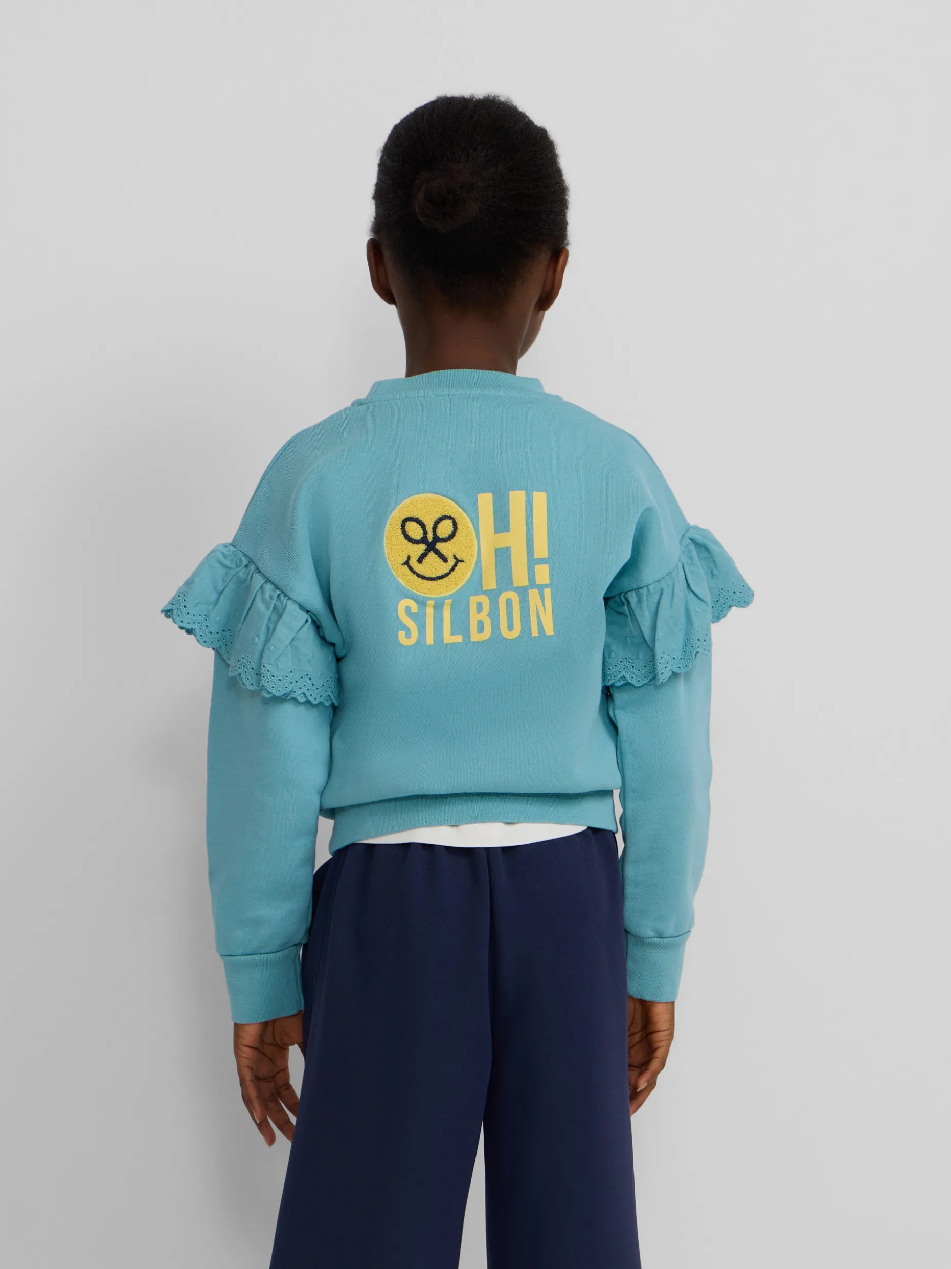 Sudadera girl detalles mangas celeste