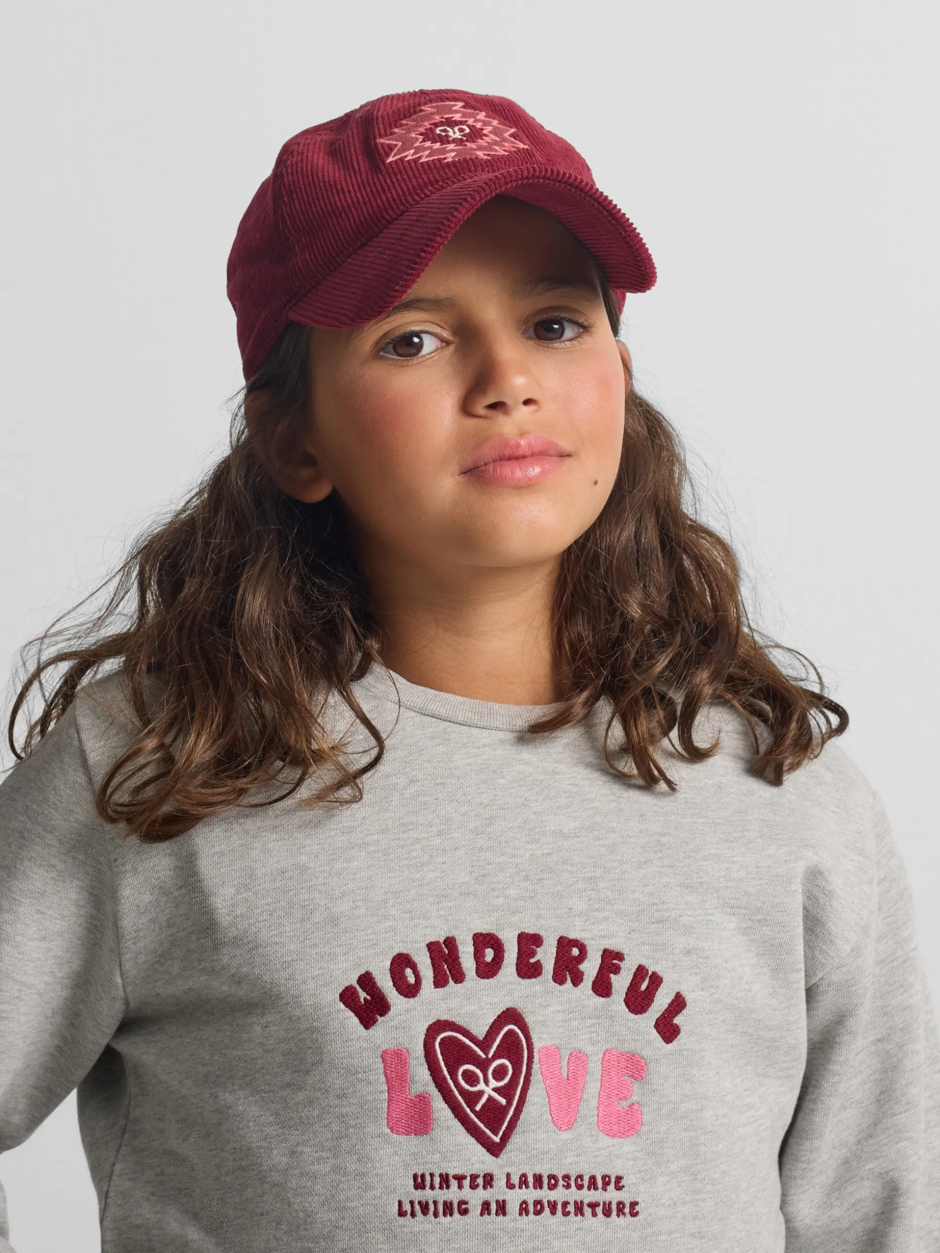 Sudadera girl wonderful love gris