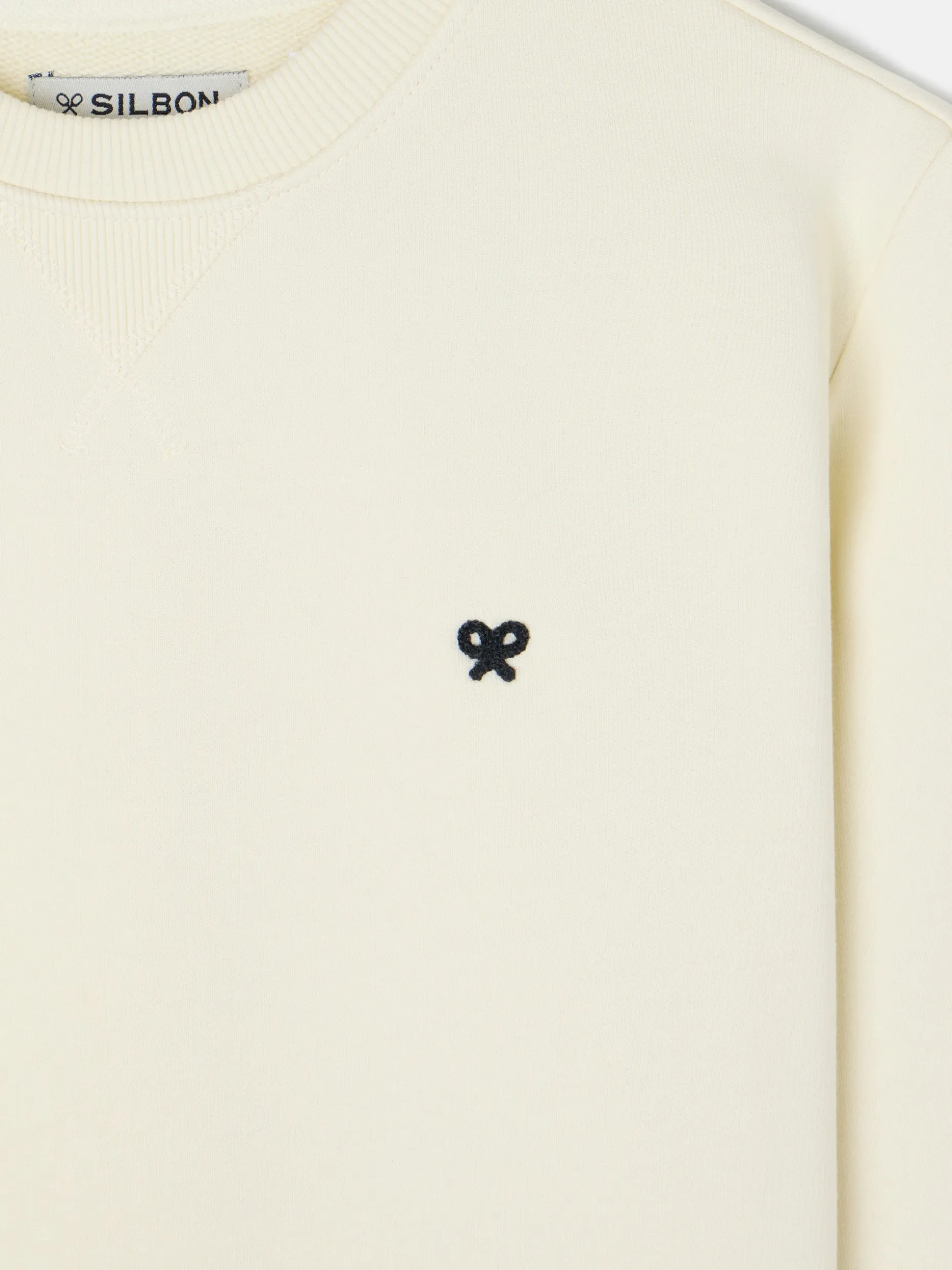 Sudadera minilogo crema