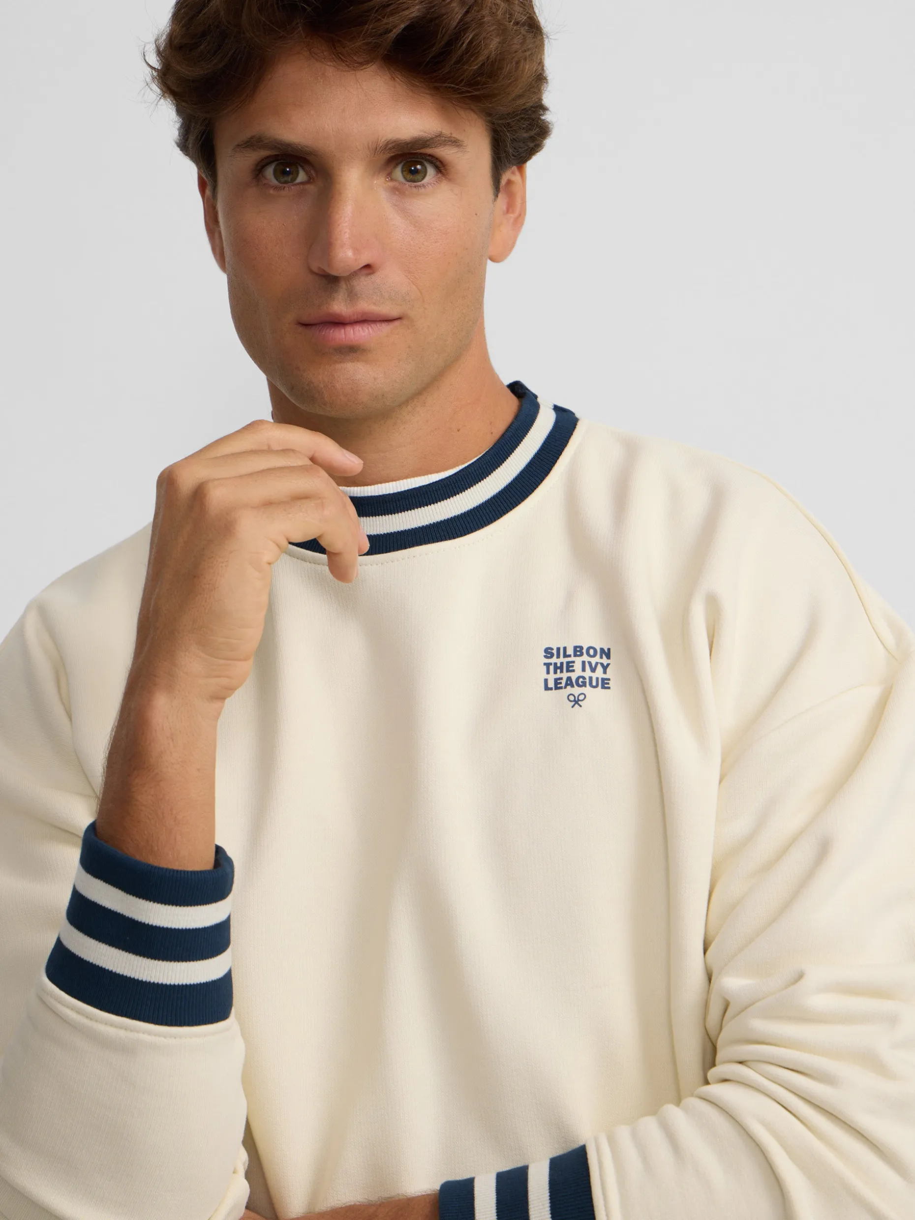 Sudadera relaxed fit ivy league crema
