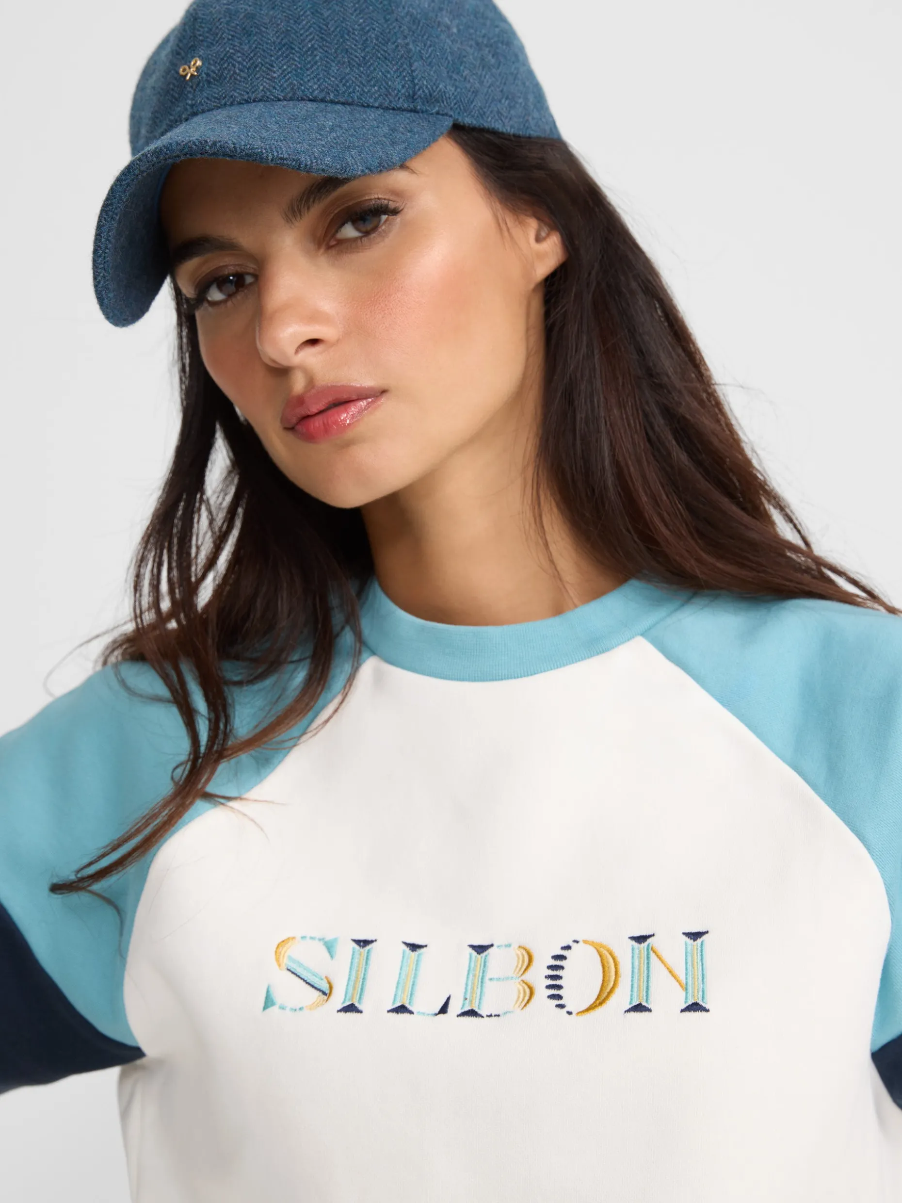 Sudadera woman letras colores azules