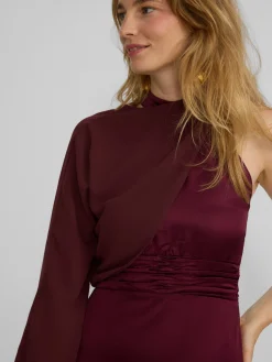 Vestido largo capa satinado burdeos