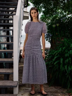 Vestido largo fruncido estampado malva
