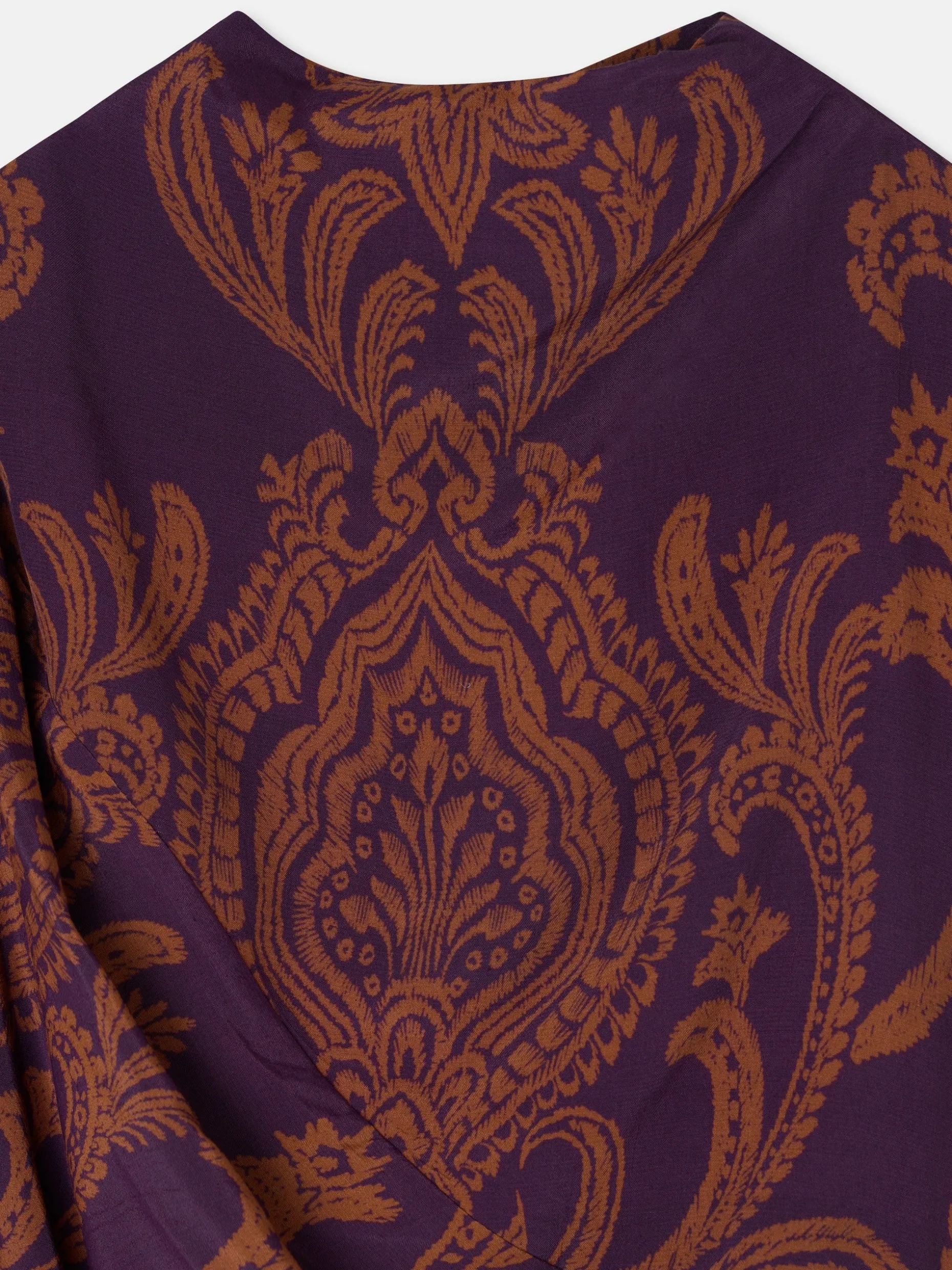 Vestido mini drapeado estampado morado y camel
