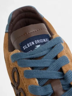 Zapatilla casual piel mostaza
