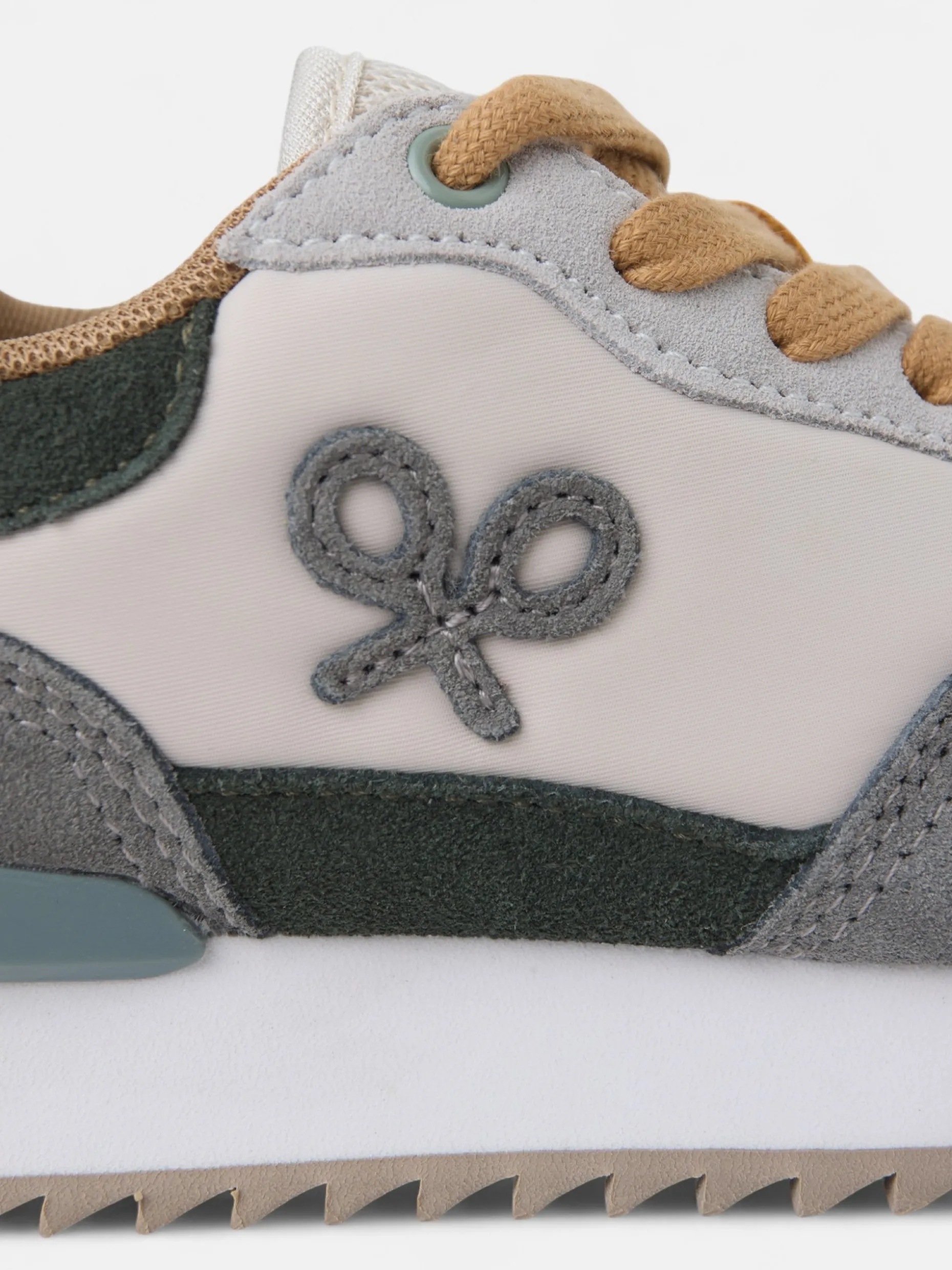 Zapatilla kids running multicolor gris