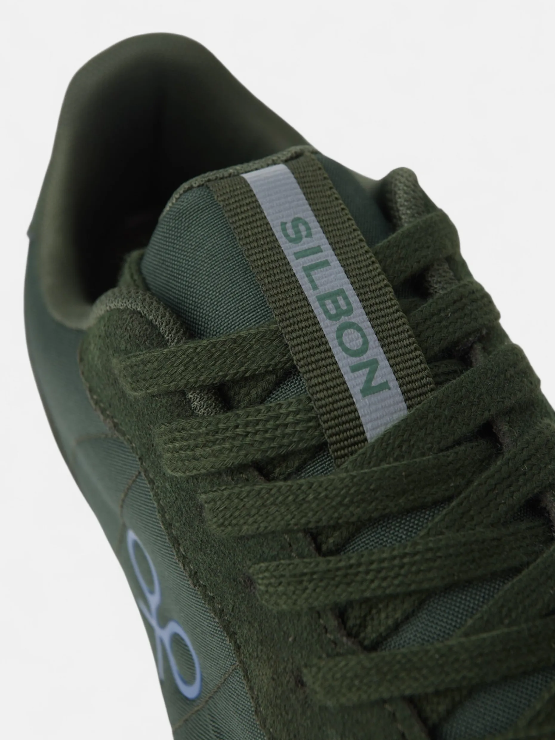 Zapatilla running clasica verde