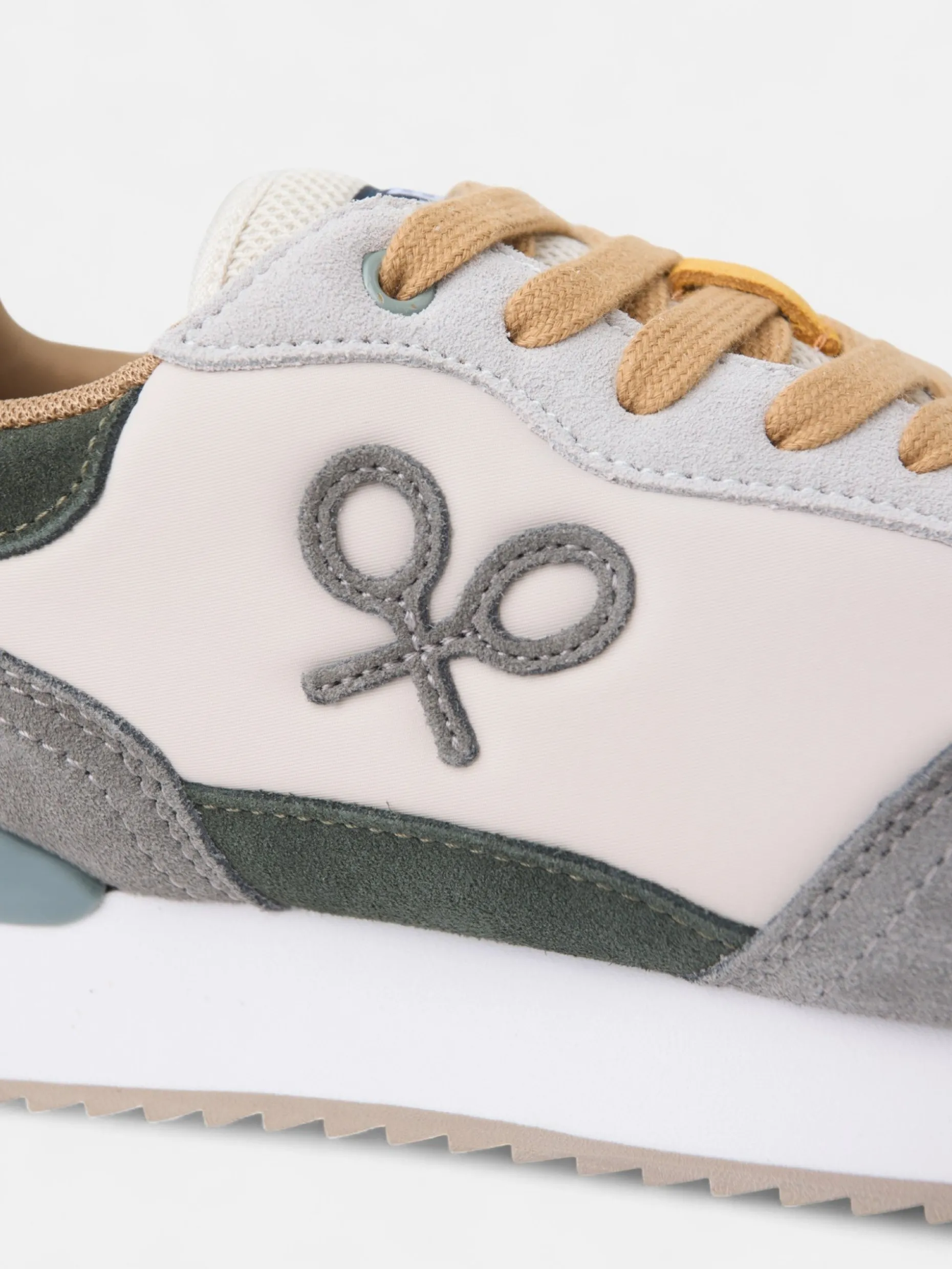 Zapatilla running multicolor gris