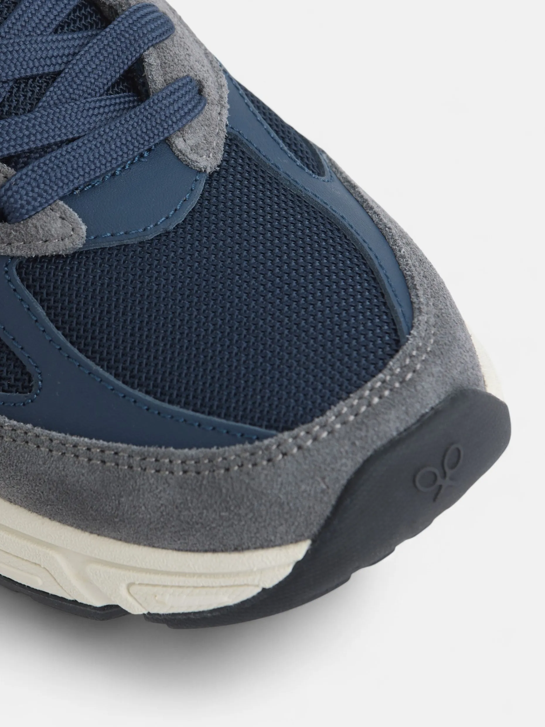 Zapatilla running tono azul
