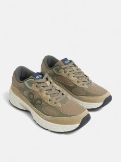 Zapatilla running tono verde