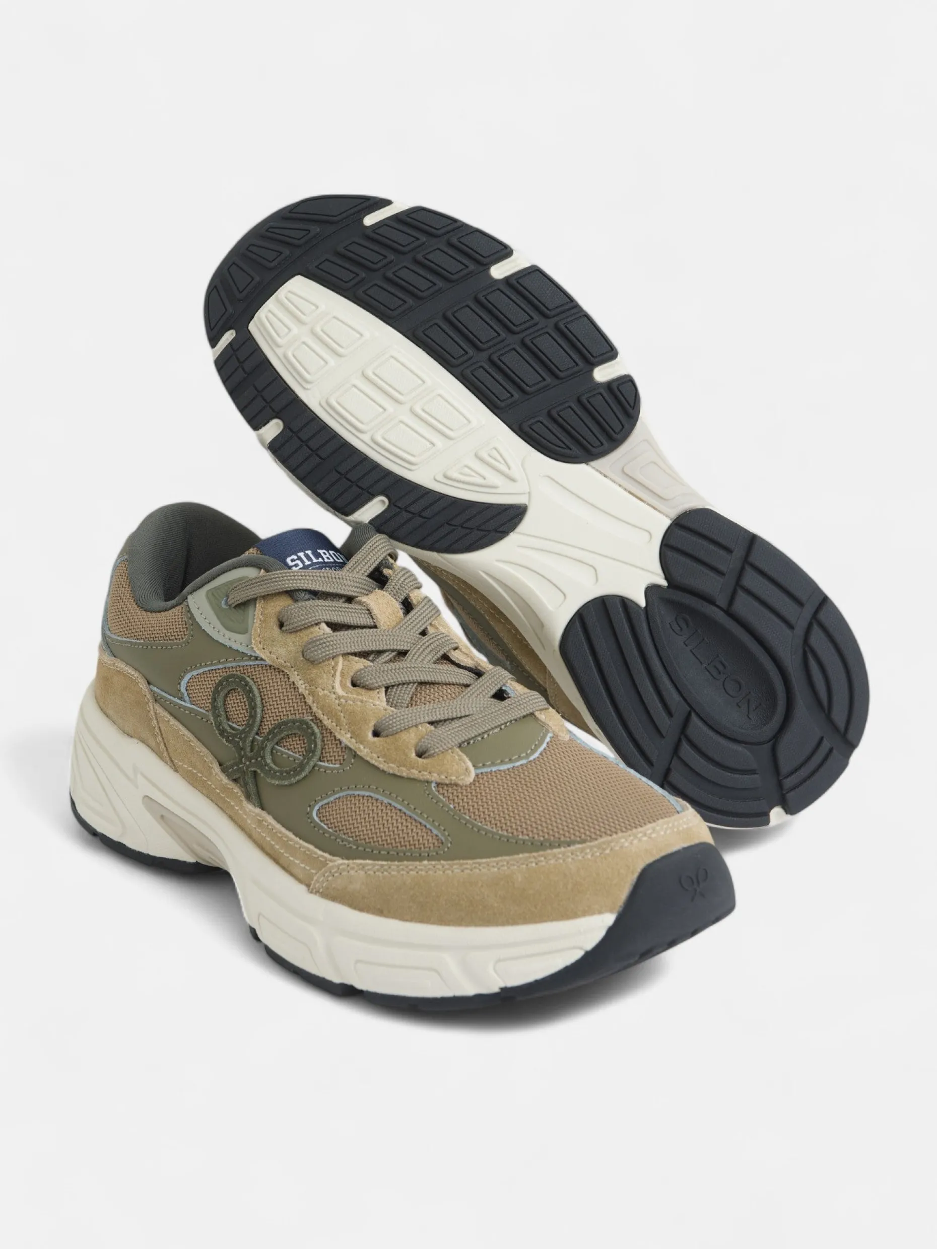 Zapatilla running tono verde