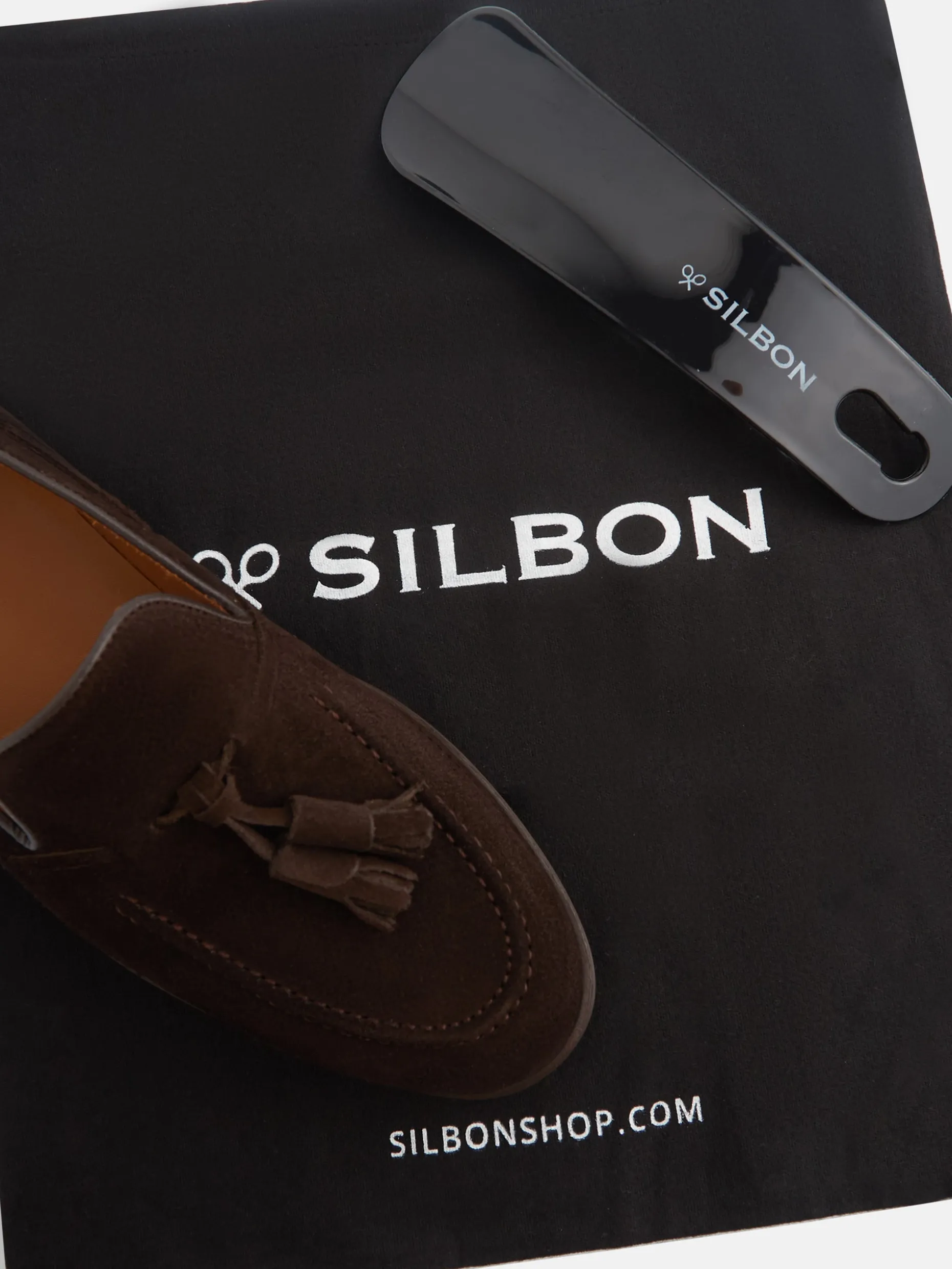 Zapato clasico borlas ante marron oscuro