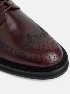 Zapato clasico piel perforado burdeos