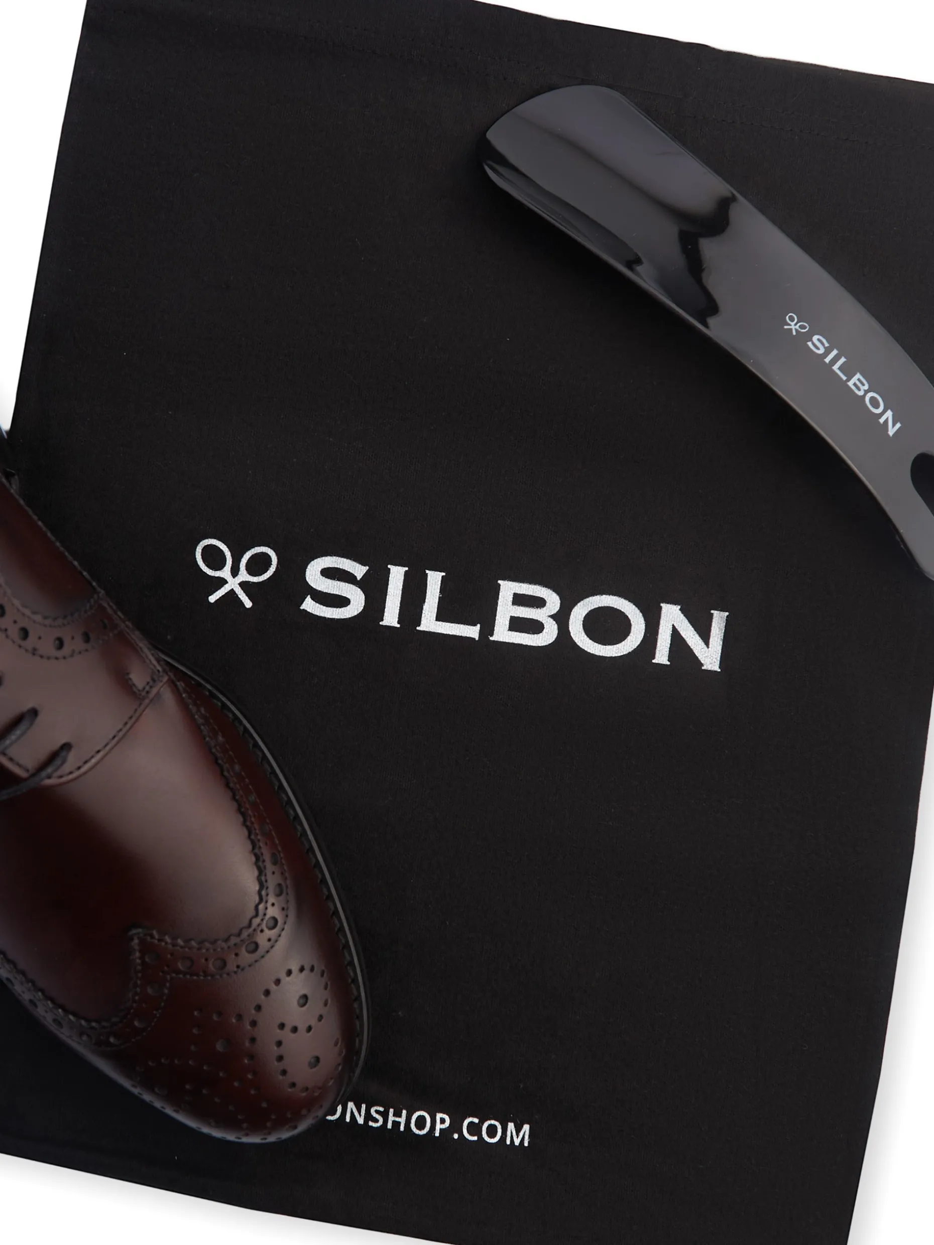 Zapato clasico piel perforado burdeos
