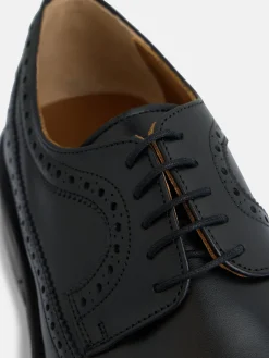 Zapato clasico piel perforado negro