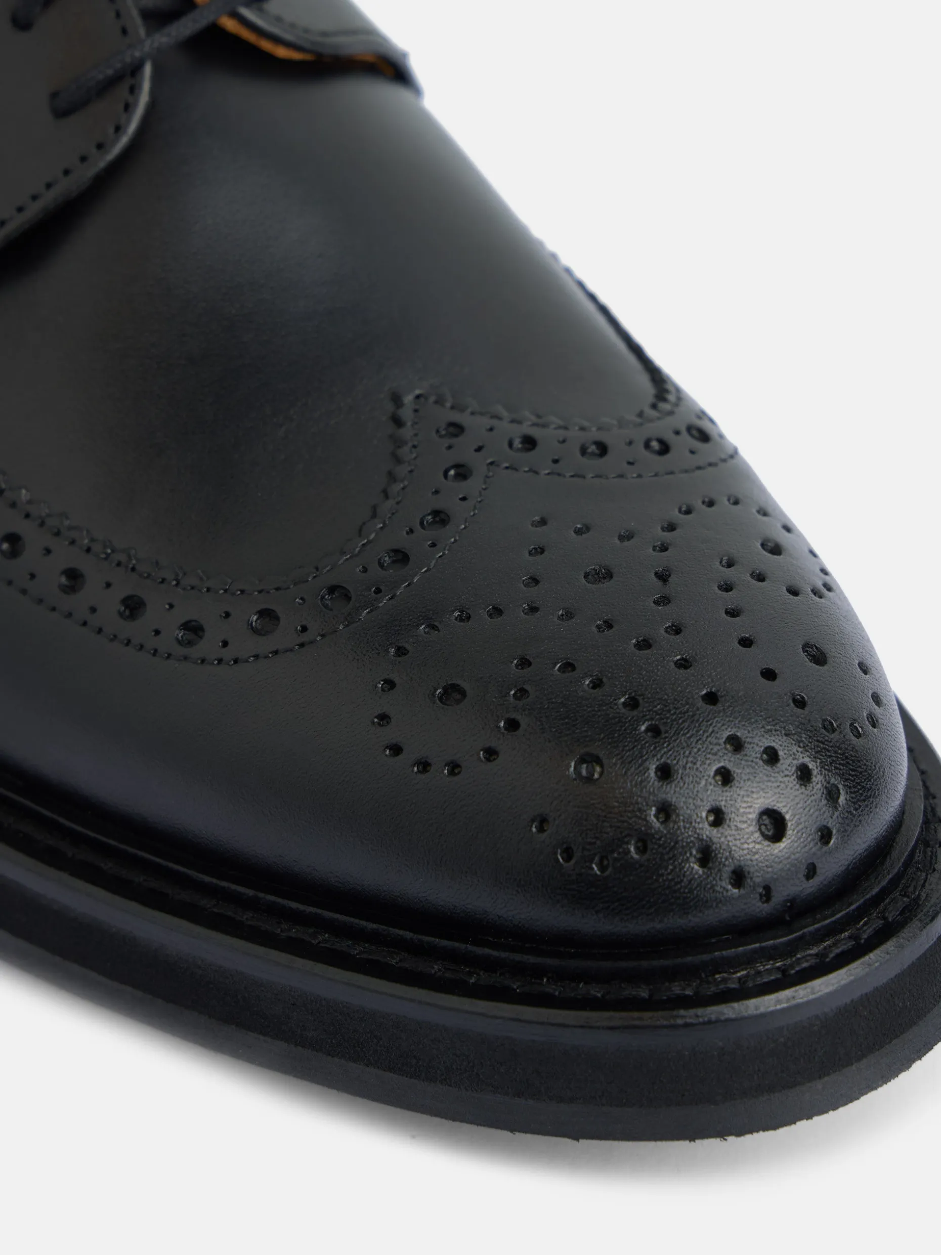 Zapato clasico piel perforado negro
