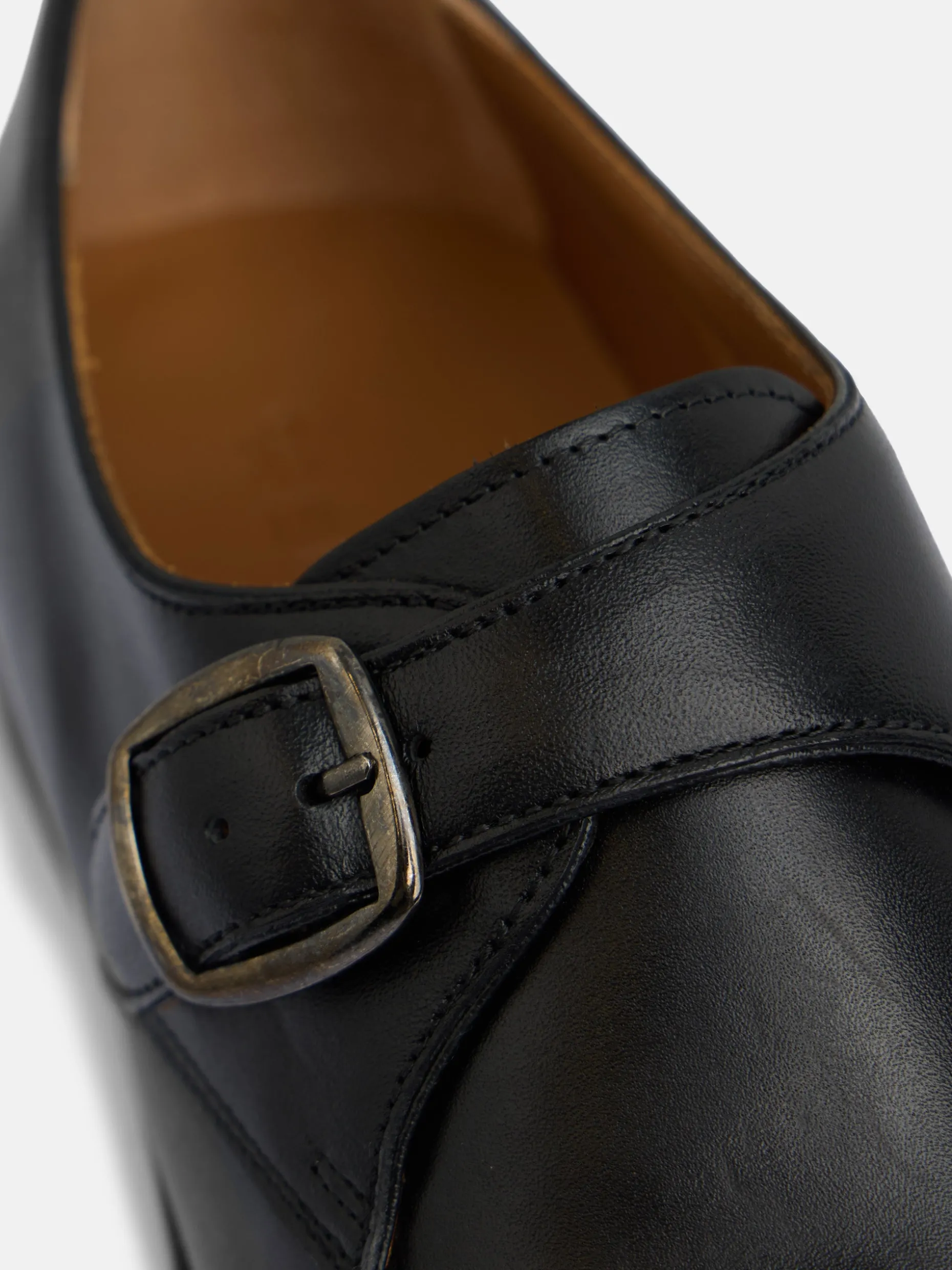 Zapato hebilla piel negro