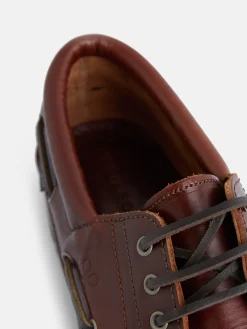 Zapato náutico clásico marrón