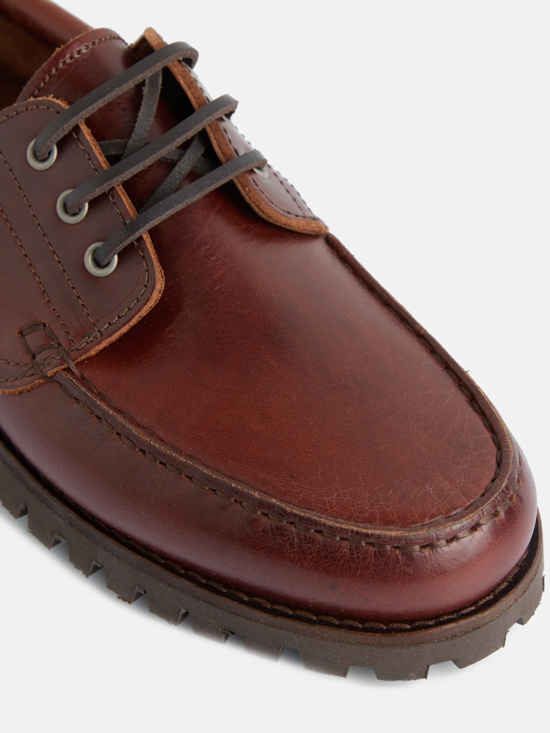 Zapato náutico clásico marrón